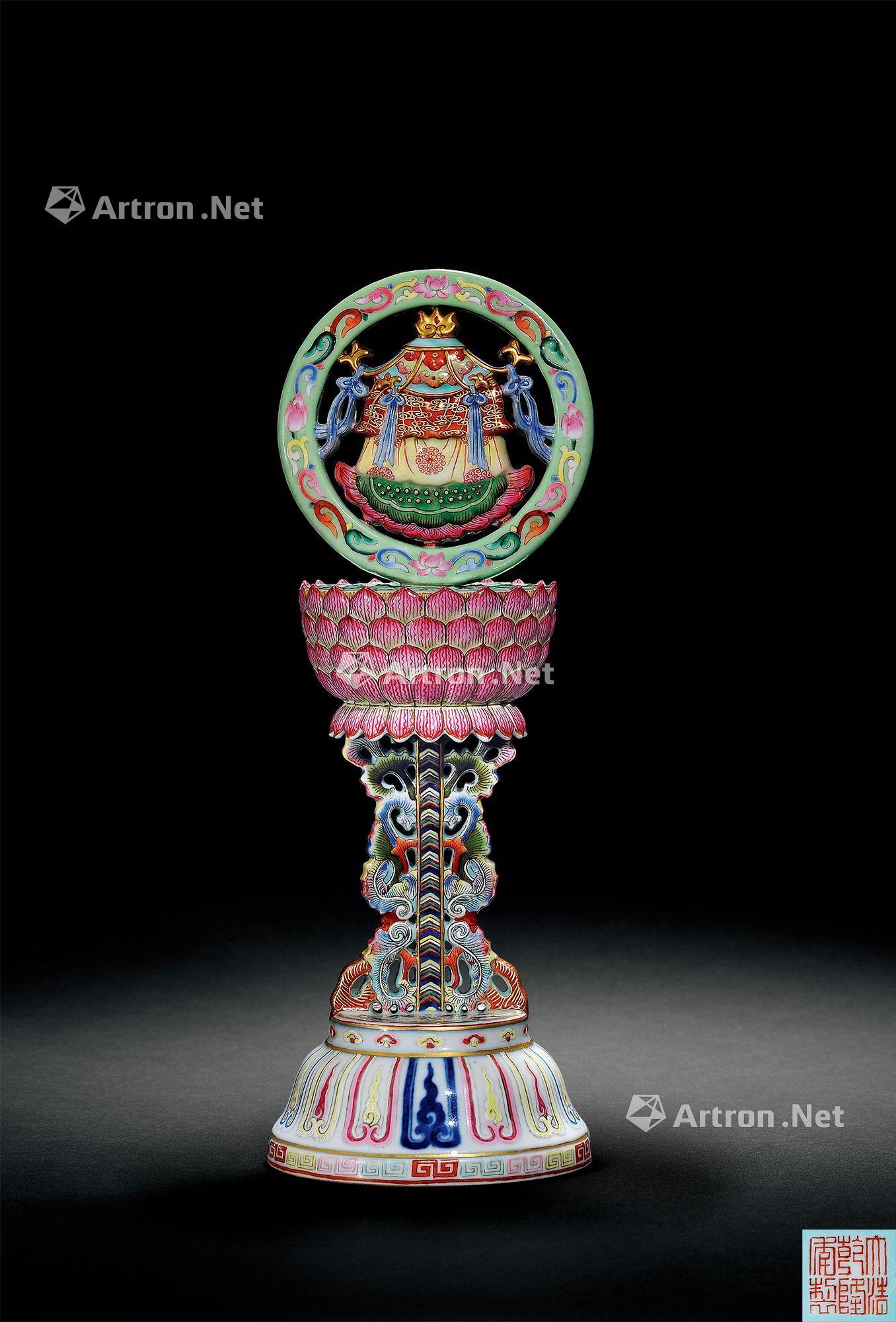 1566清乾隆粉彩瓷莲托八宝贡器