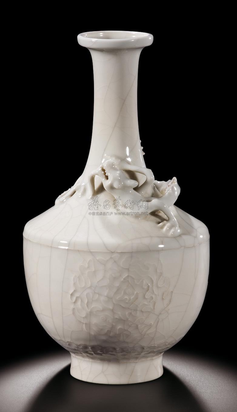 0147清白釉螭龙瓶