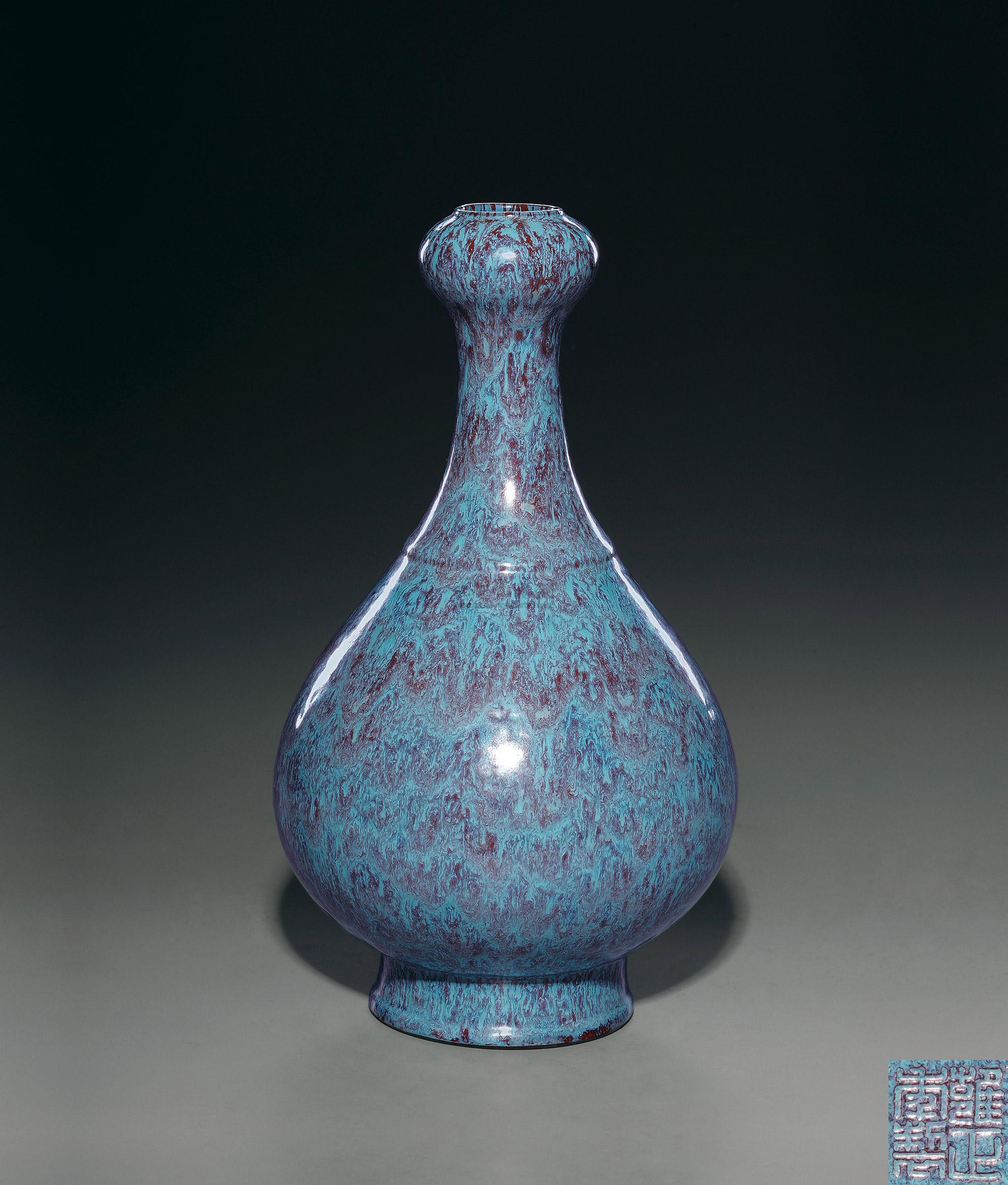 3204 清雍正 炉钧釉蒜头瓶