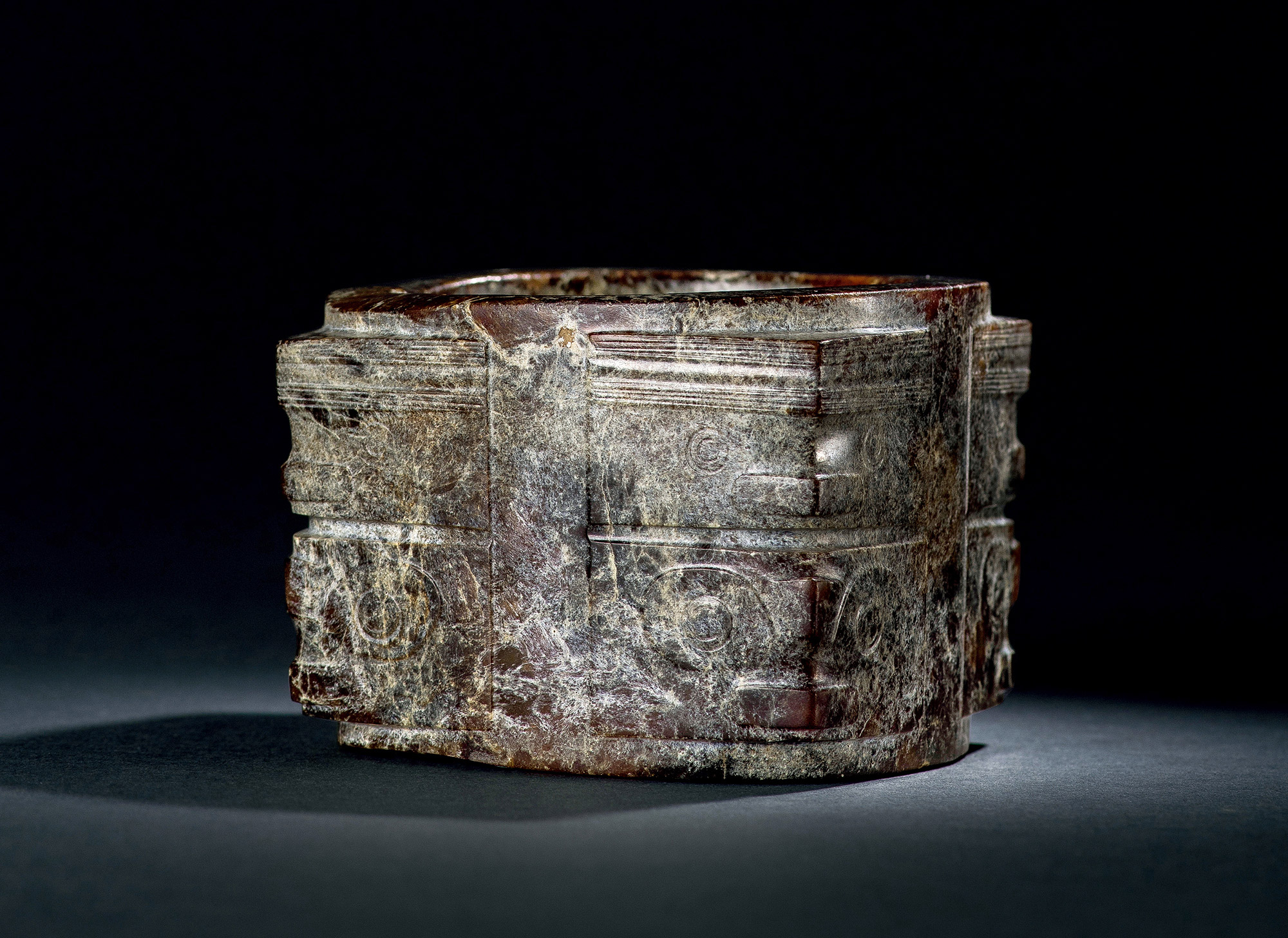 玉雕兽面纹琮-玉质金相—中国古代玉器艺术珍品-雅昌拍卖