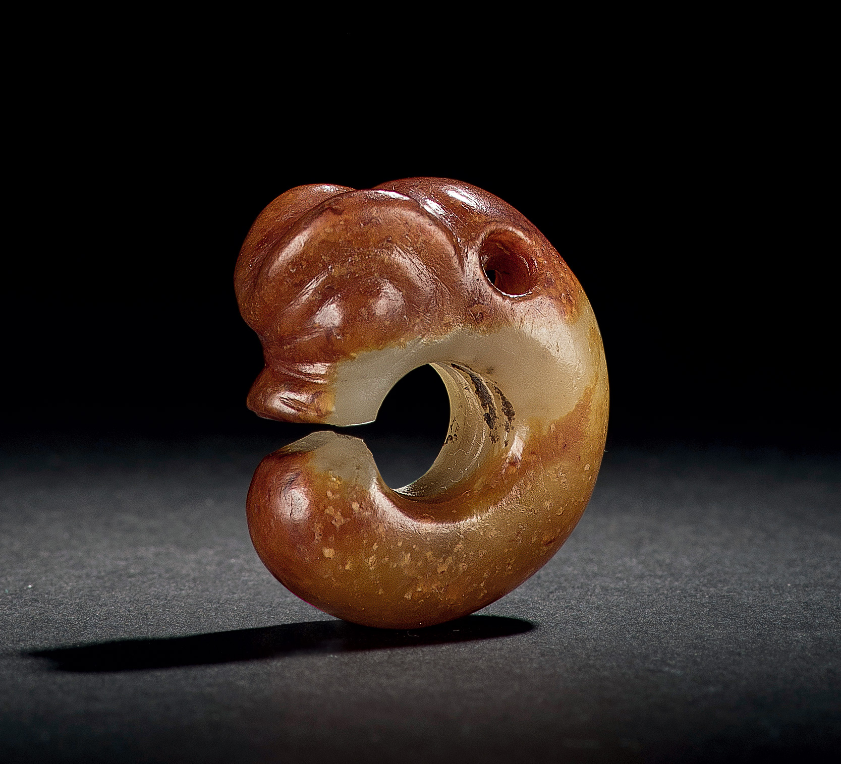 玉猪龙-玉质金相—中国古代玉器艺术珍品-雅昌拍卖