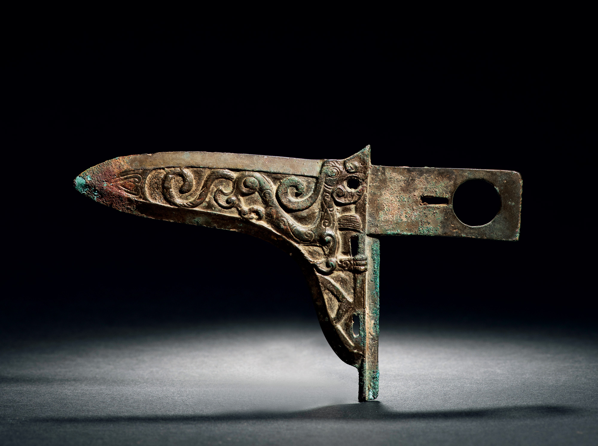 0615 战国 螭龙纹青铜戈