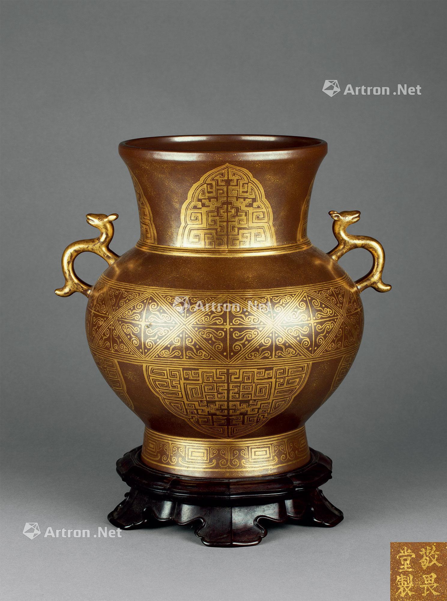 0064 清乾隆 仿古铜釉描金彩牺耳尊