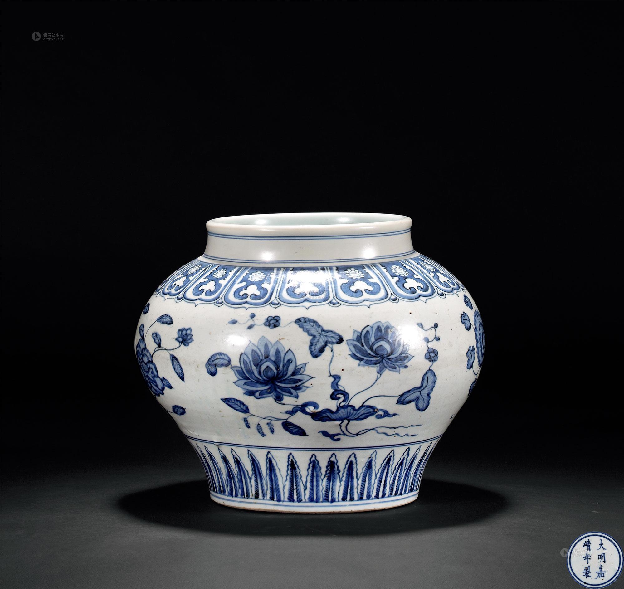 0151 明嘉靖 青花花卉罐