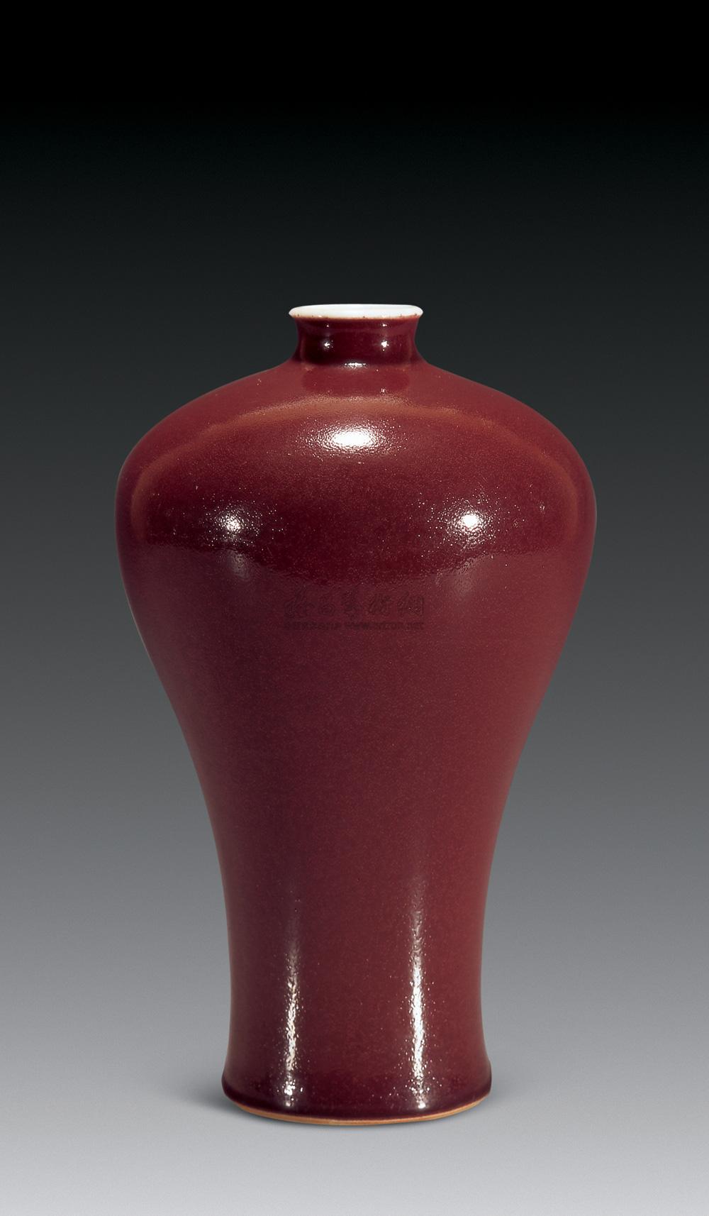 *0011 清乾隆 祭红釉梅瓶