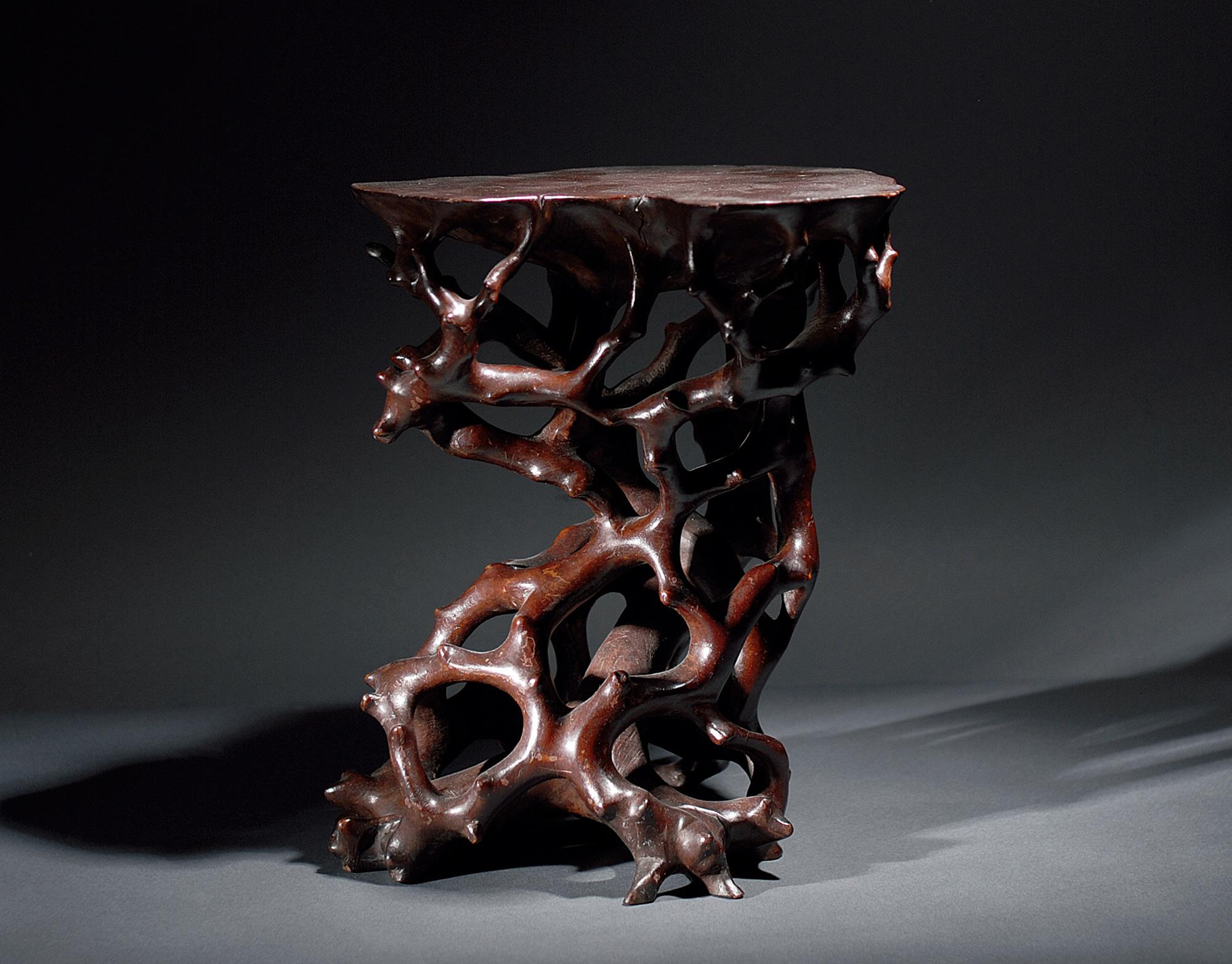 2012清代龙眼木雕树根花座