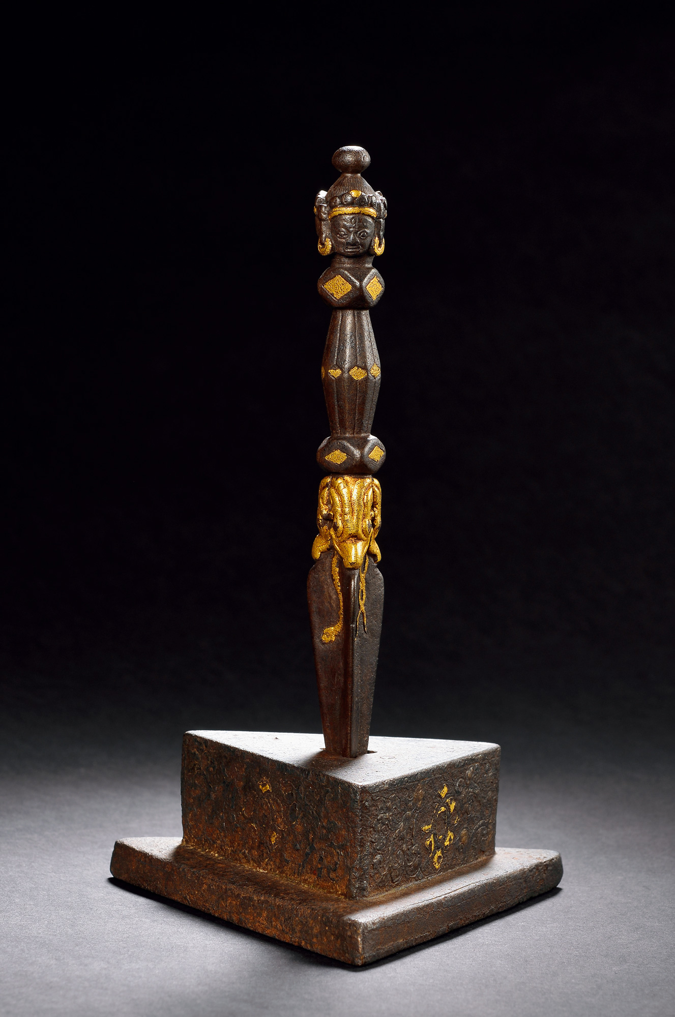 331013至14世纪铁剪金金刚橛