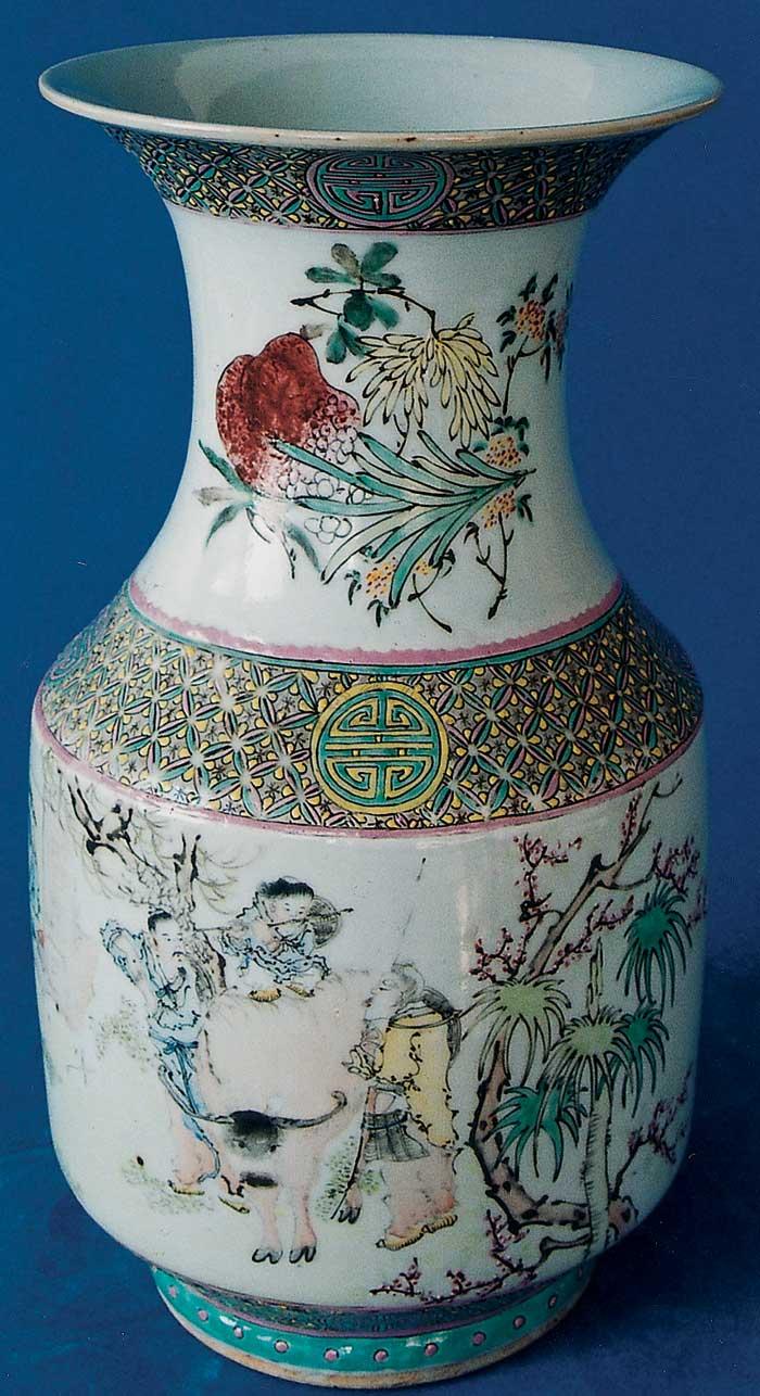 0056 民国 马庆云浅酱彩人物瓶