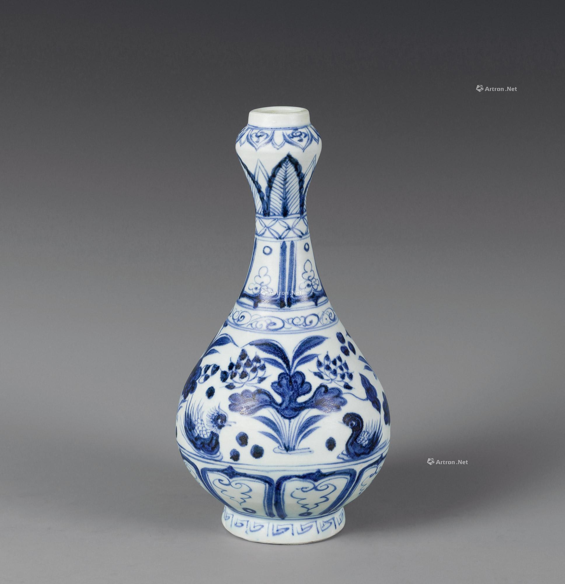 4023元青花鸳鸯纹蒜头瓶