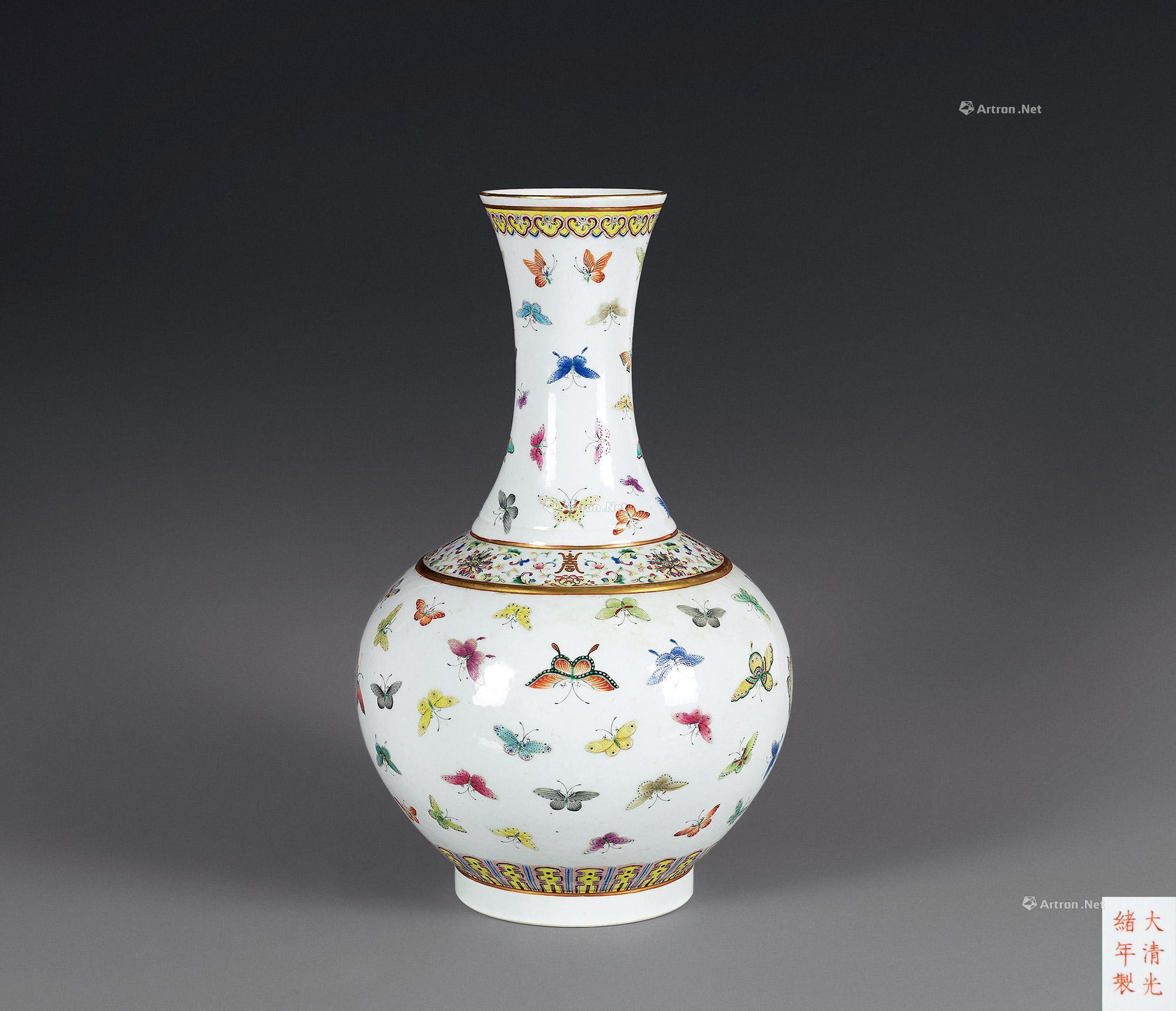 4183清光绪官窑粉彩百蝶赏瓶