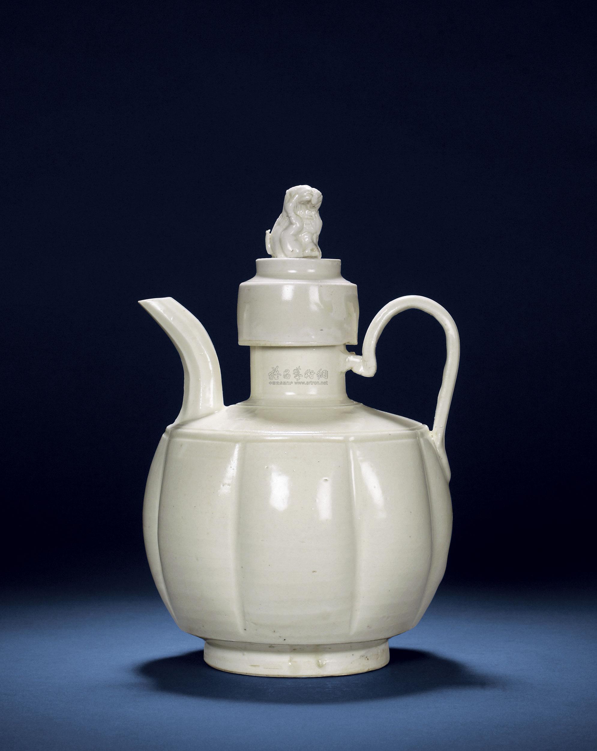 0308元明定窑瓜菱形兽钮执壶