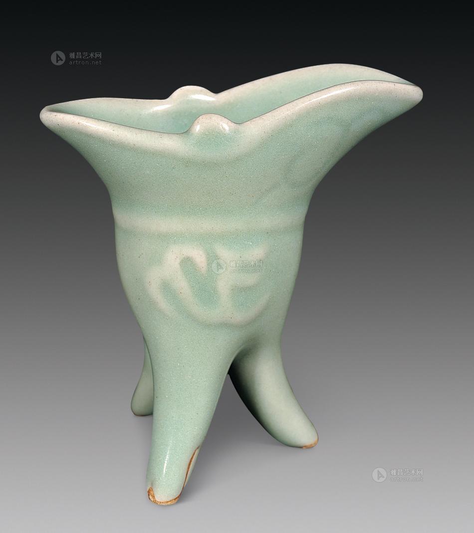 2148 宋 龙泉龙纹爵杯