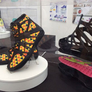 “People in motion”智能鞋设计组合——air-fingers、skywalker、eye’s light之2 “People in motion”智能鞋设计组合——air-fingers、skywalker、eye’s light之2