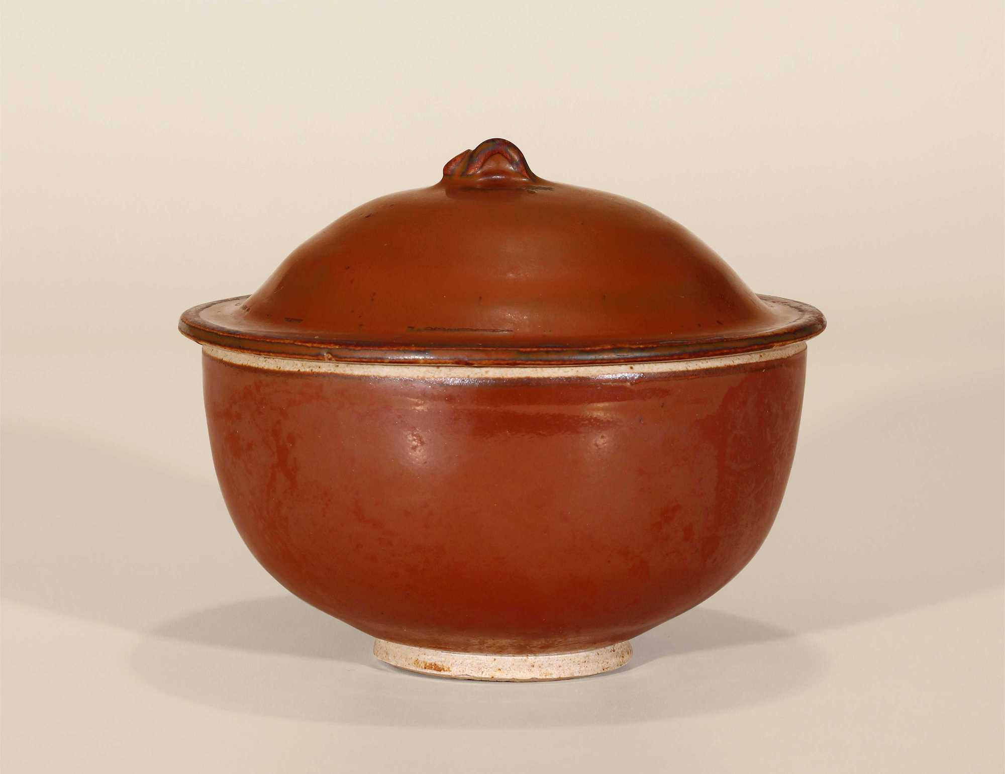 A DANGYANGYU WARE PERSIMMON-GLAZED BOWL WITH COVER
