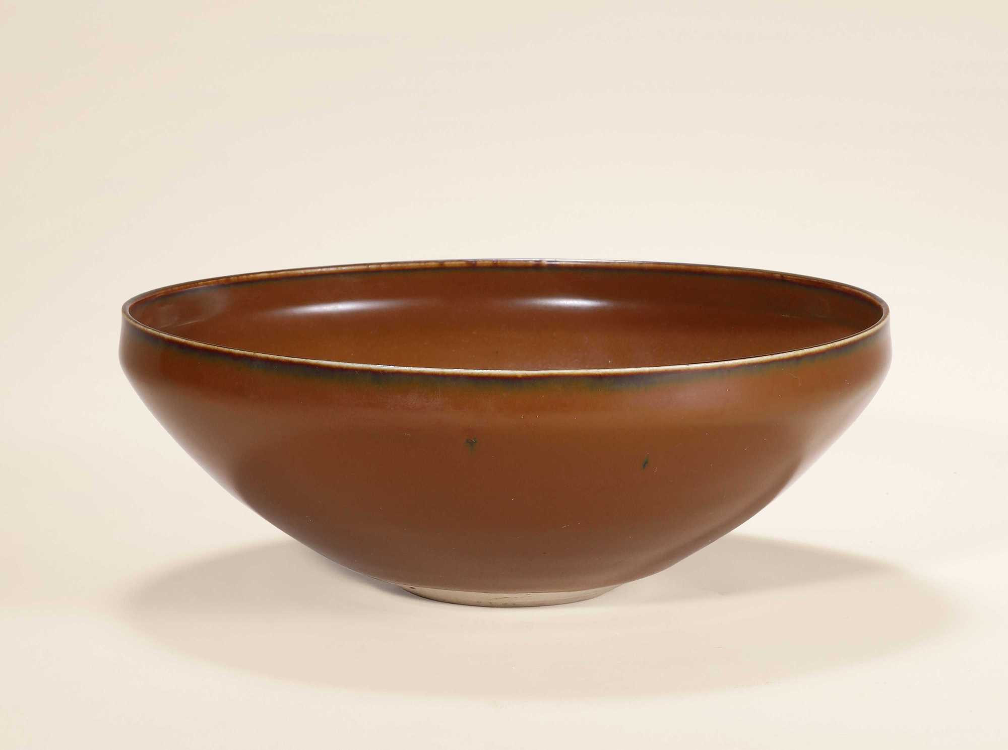 A DING WARE PERSIMMON-GLAZED BOWL,BO