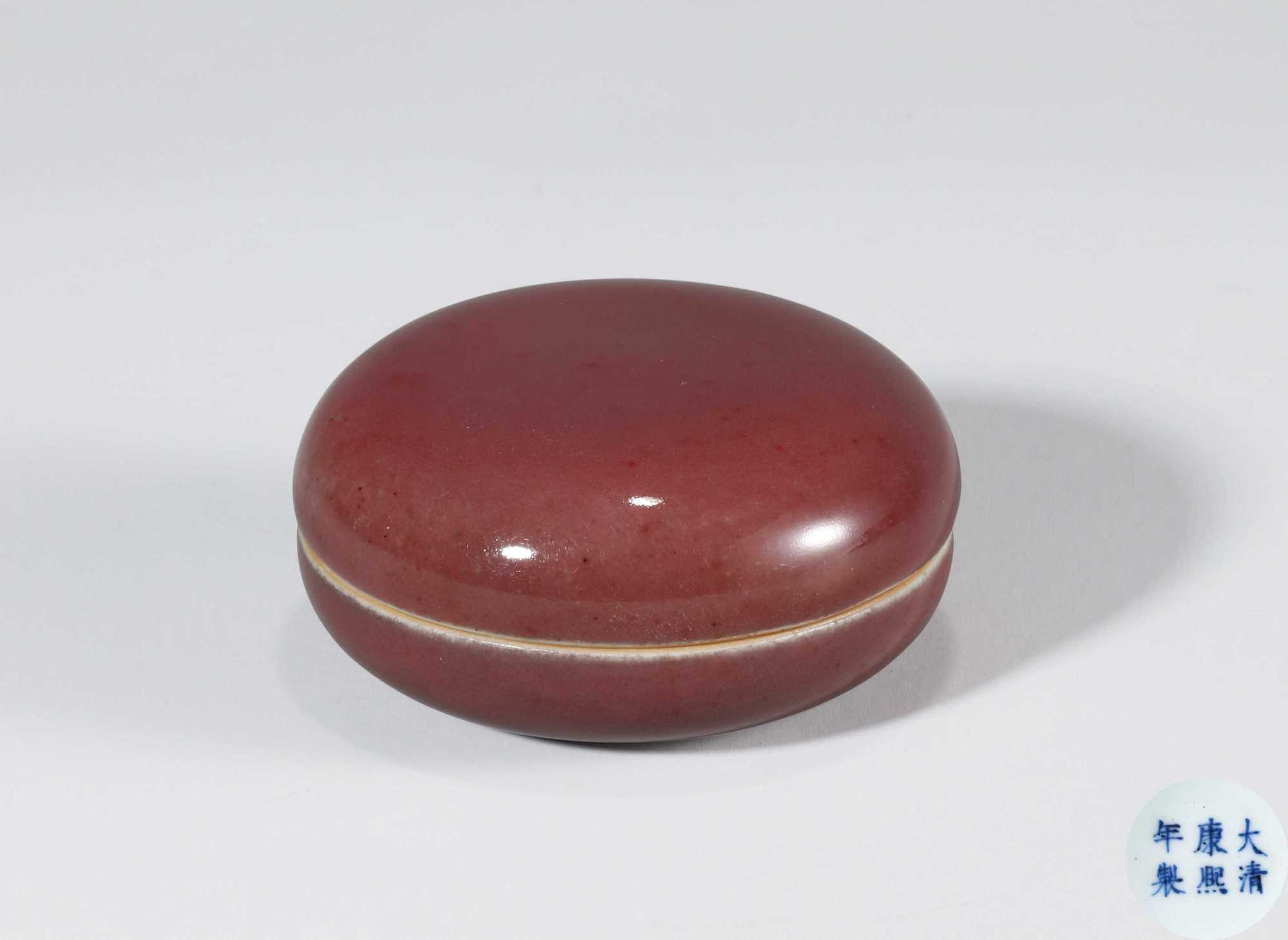 A PEACH-BLOOM GLAZED SEAL BOX AND COVER