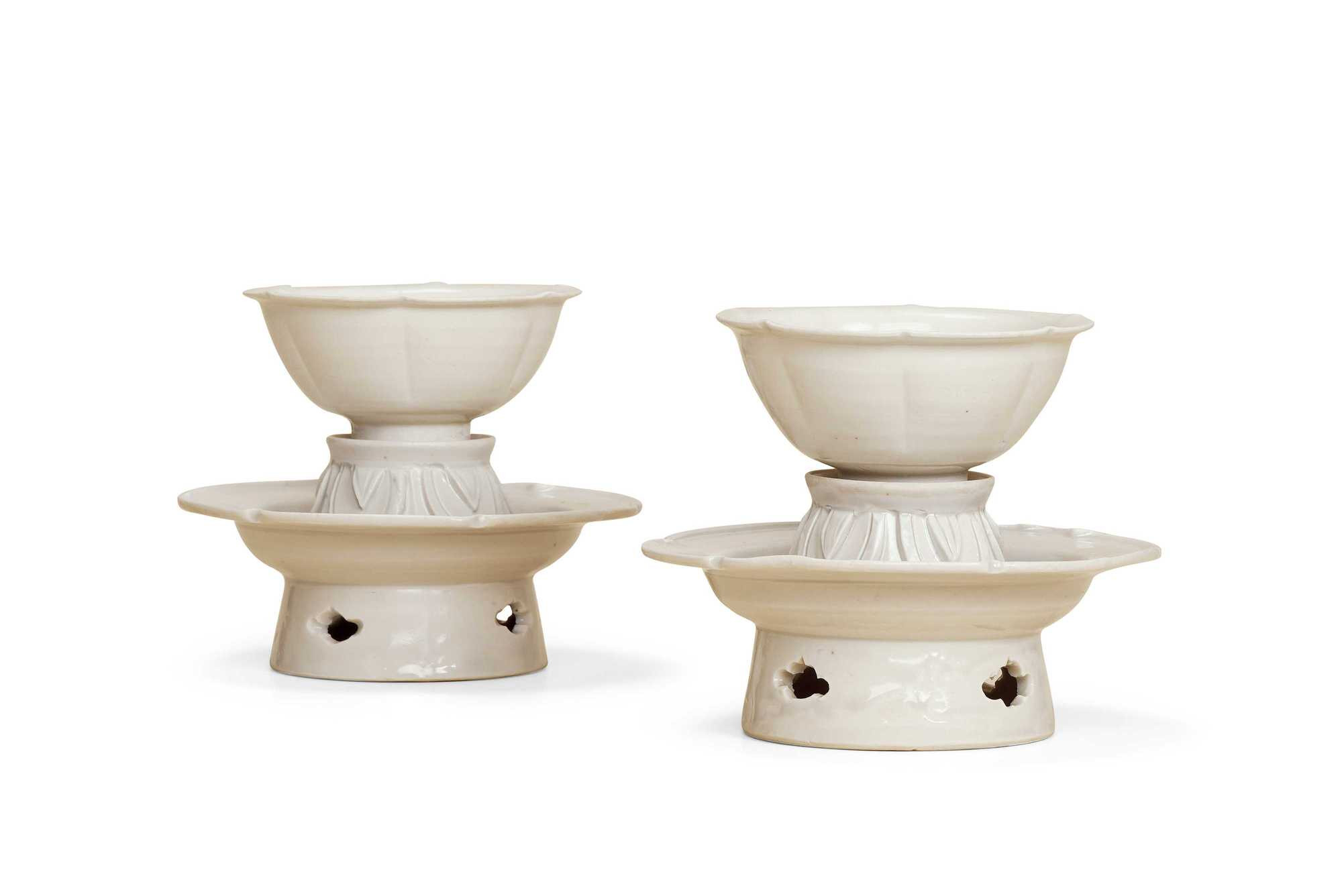 A WHITE-GLAZED FLOWER-RIM CUP WITH STAND