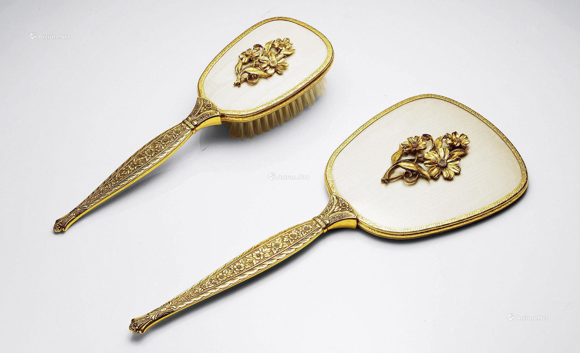 铜鎏金錾刻手柄镜、手柄刷