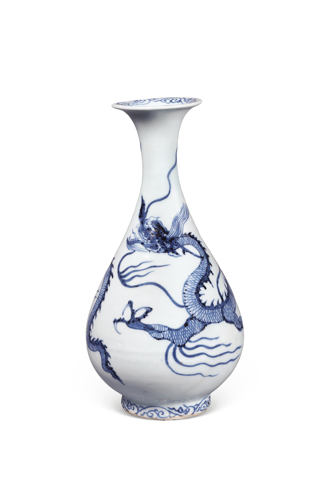A BLUE AND WHITE PEAR-SHAPED VASE WITH DRAGON DESIGN