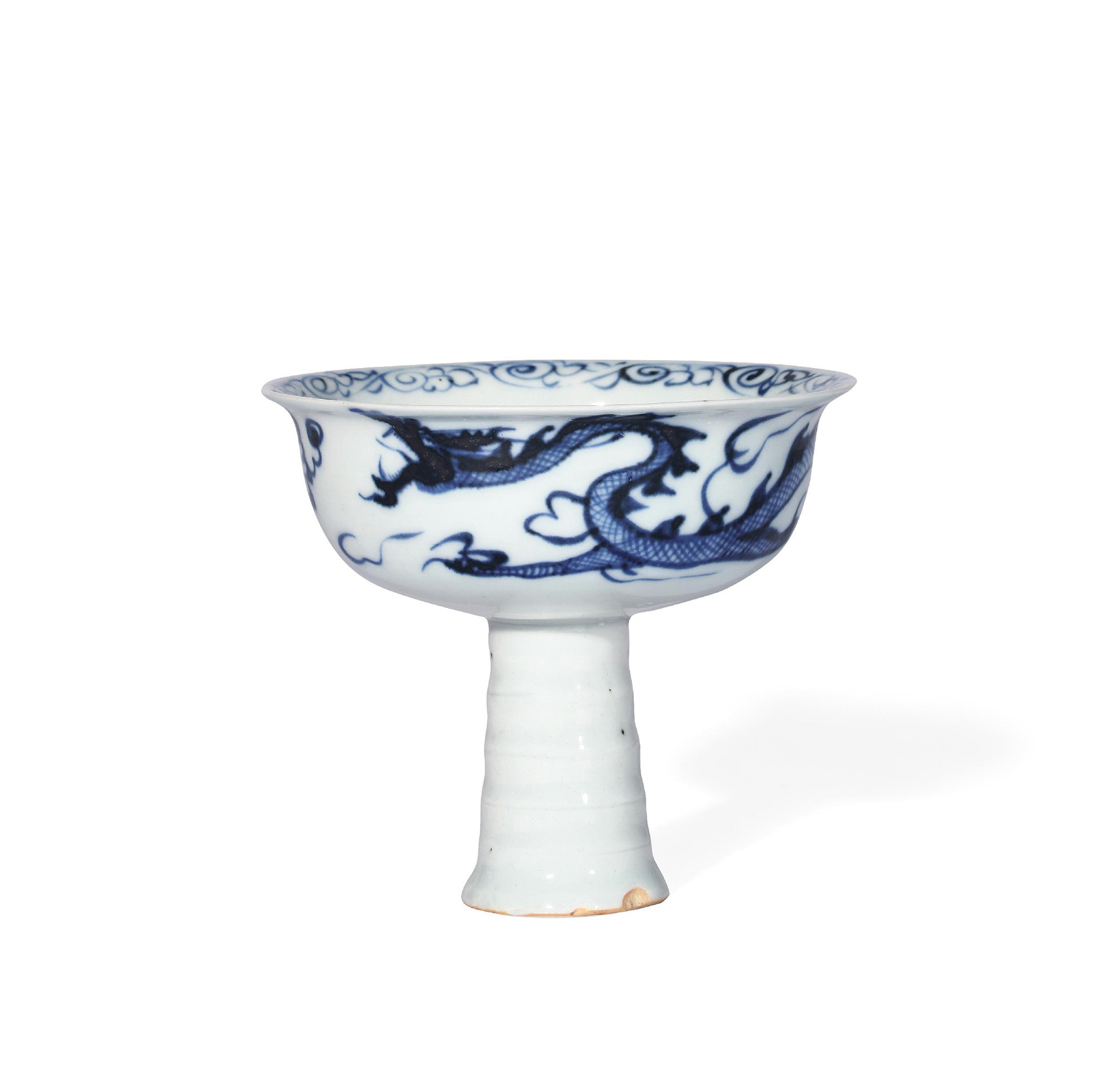 A VERY RARE BLUE AND WHITE STEM CUP WITH MOULDED DRANGON DESIGN