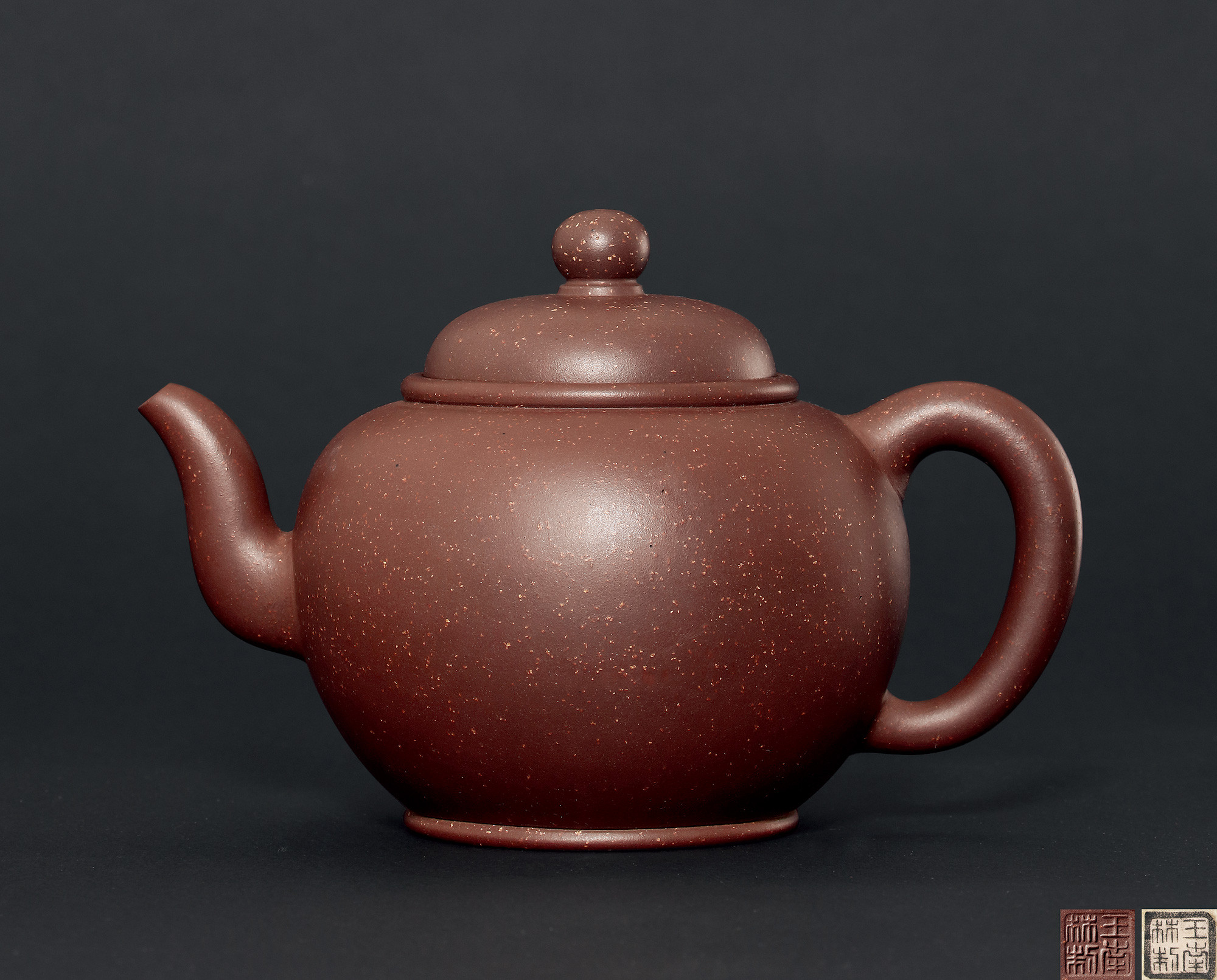 Gong Xinzhao’s Collection，Made by Wang Nanlin BALL SHAPED TEAPOT WITH ROUND KNOB