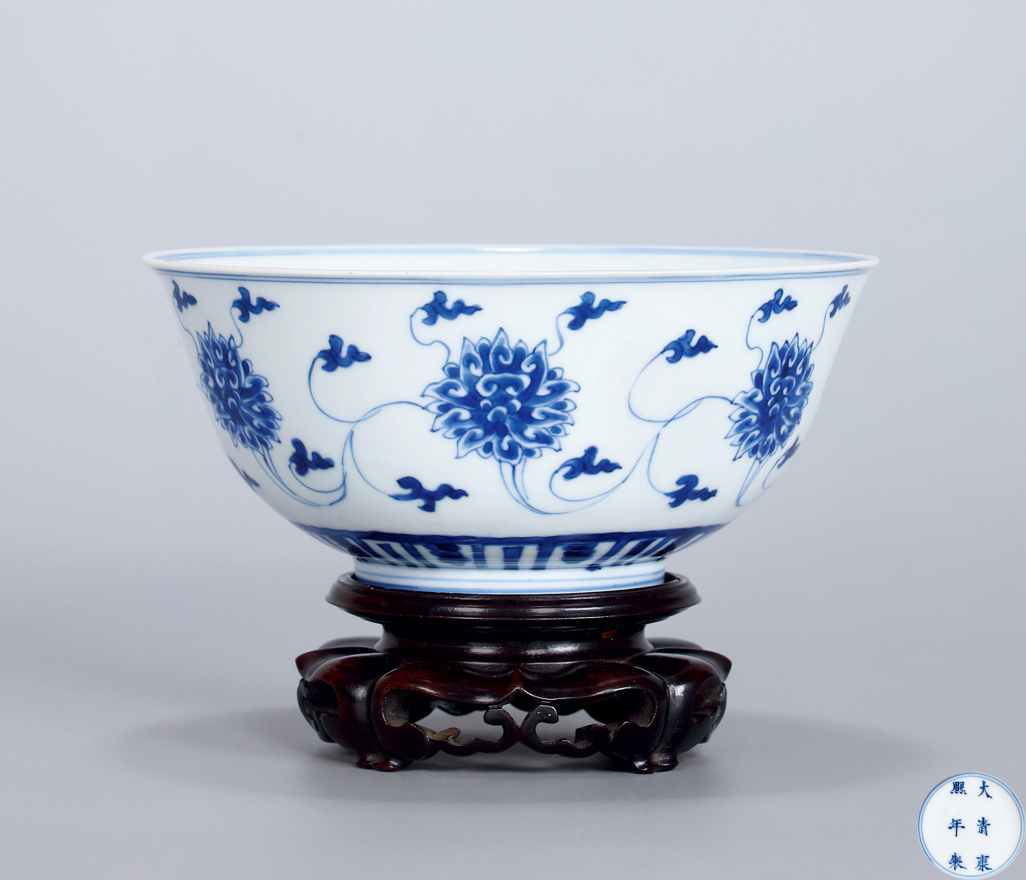 AN IMPERIAL BLUE AND WHITE‘LOTUS’PALACE BOWL