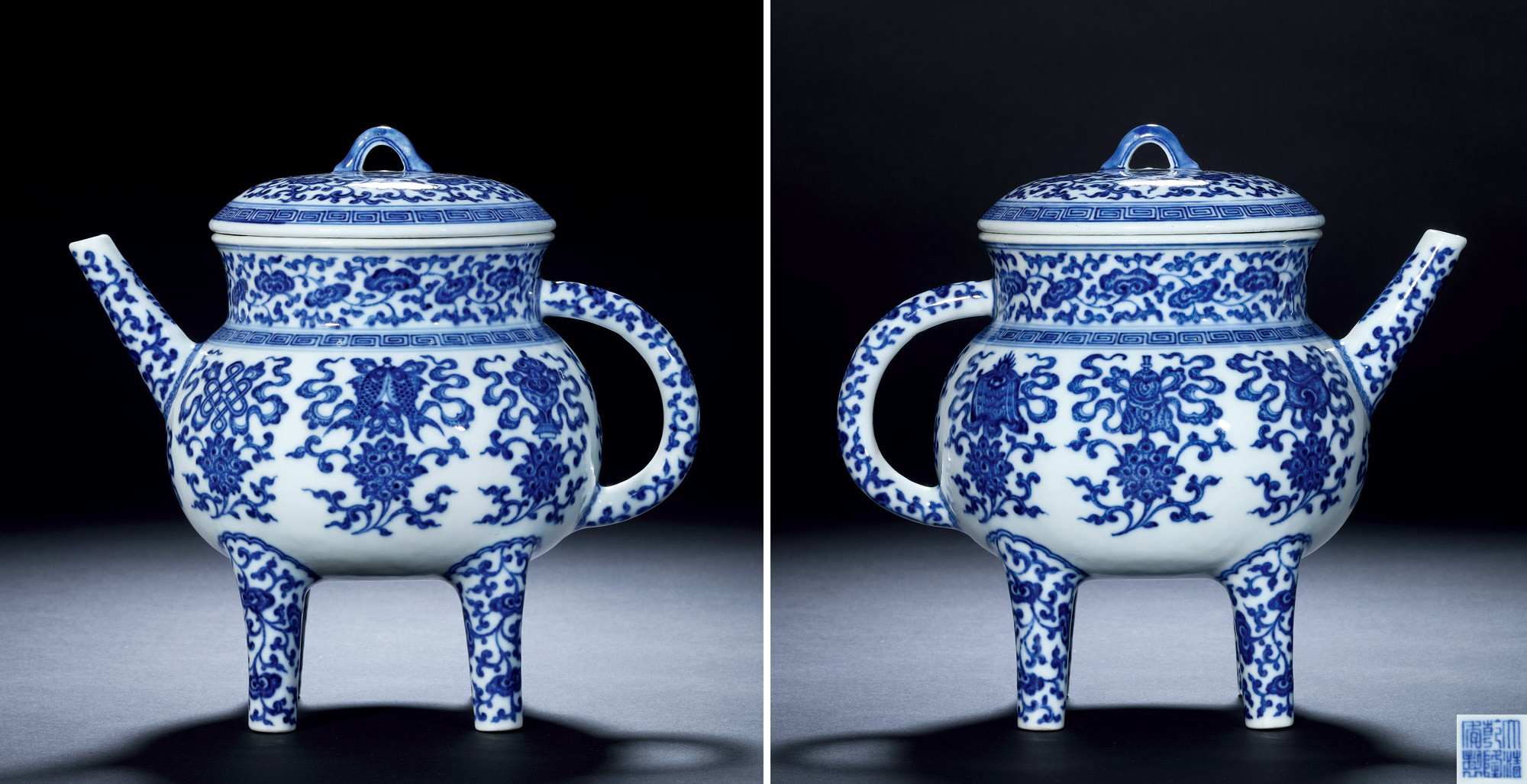 A RARE BLUE AND WHITE“BAJIXIANG AND LOTUS” POT VASSEL