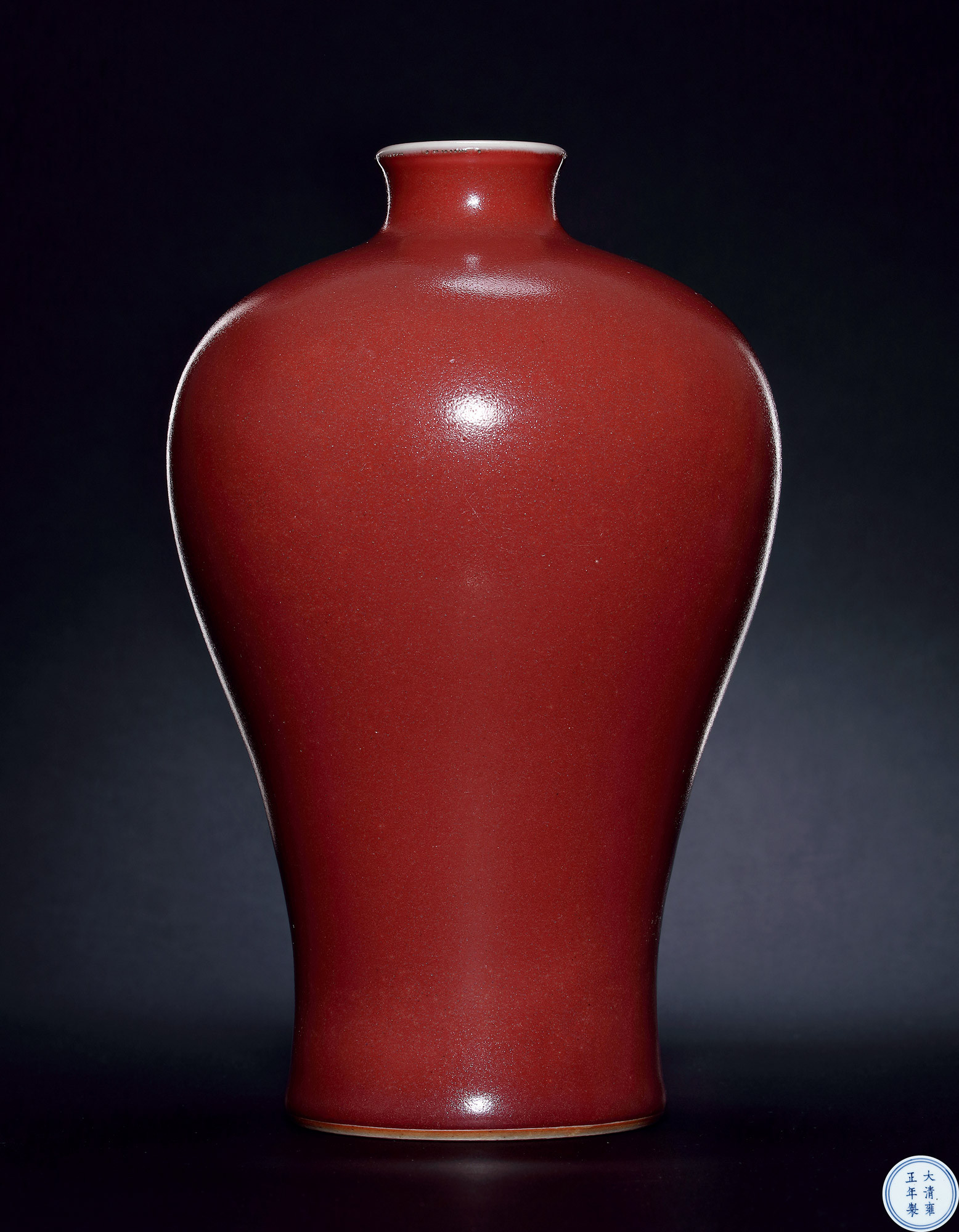 A RARE JI-RED GLAZED MEIPING VASE