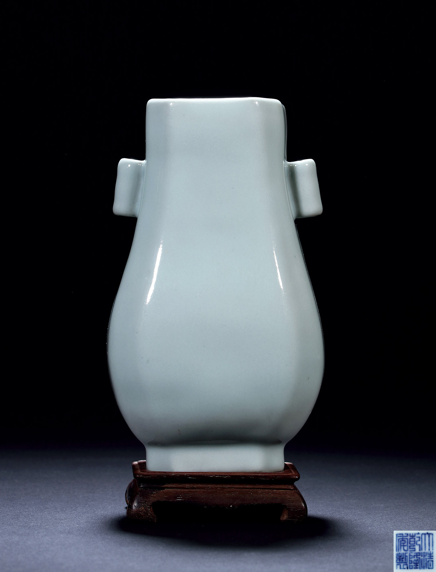 A GUAN-TYPE GLAZED EIGHT SLIDES SQURE SHAPE VASE WITH HANDLE