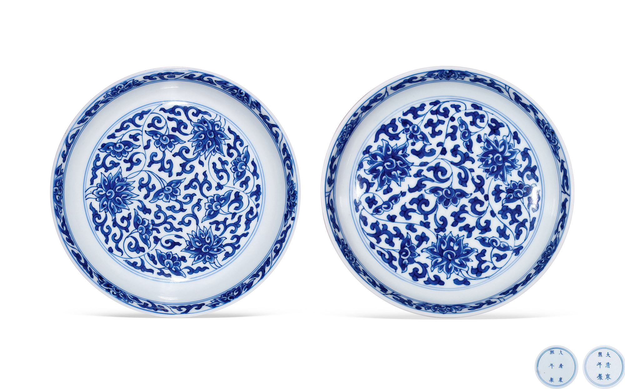 A PAIR OF BLUE AND WHITE‘LOTUS’PLATES