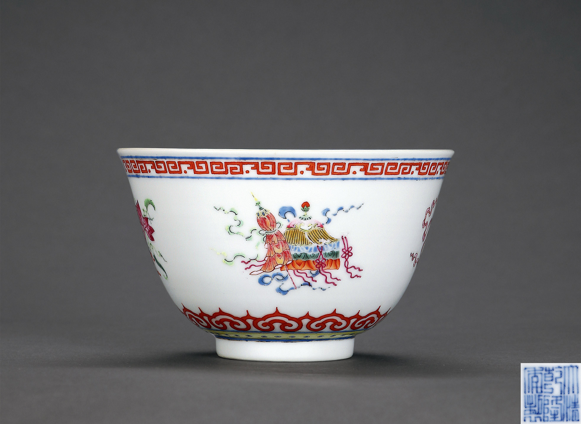 A FAMILLE-ROSE AND IRON-RED BOWL