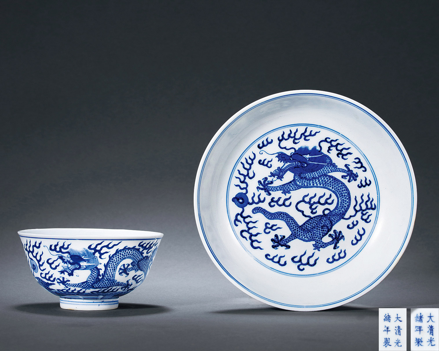 A SET OF TWO BLUE AND WHITE BOWL AND PLATE