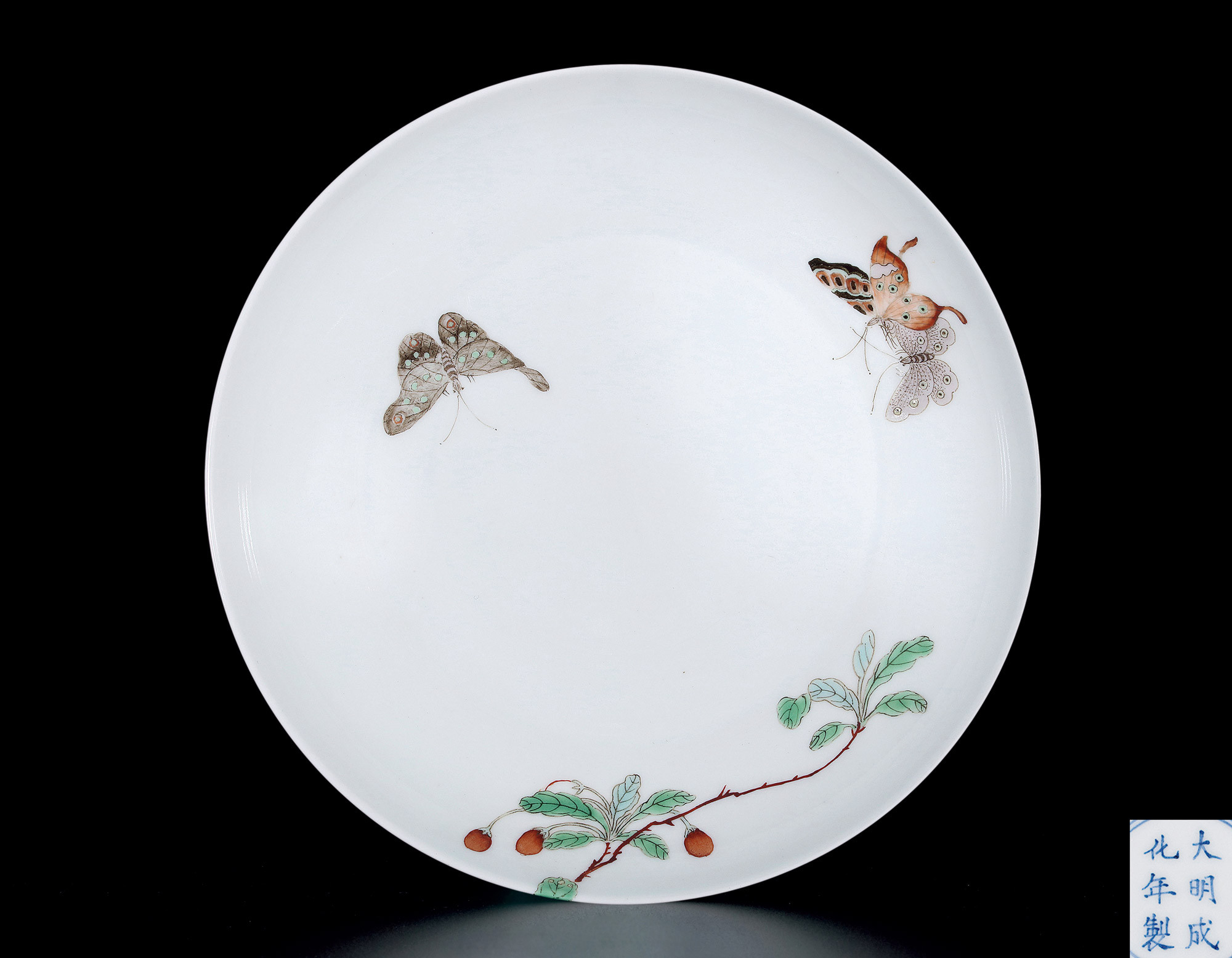 A FAMILLE-ROSE AND WUCAI PLATE