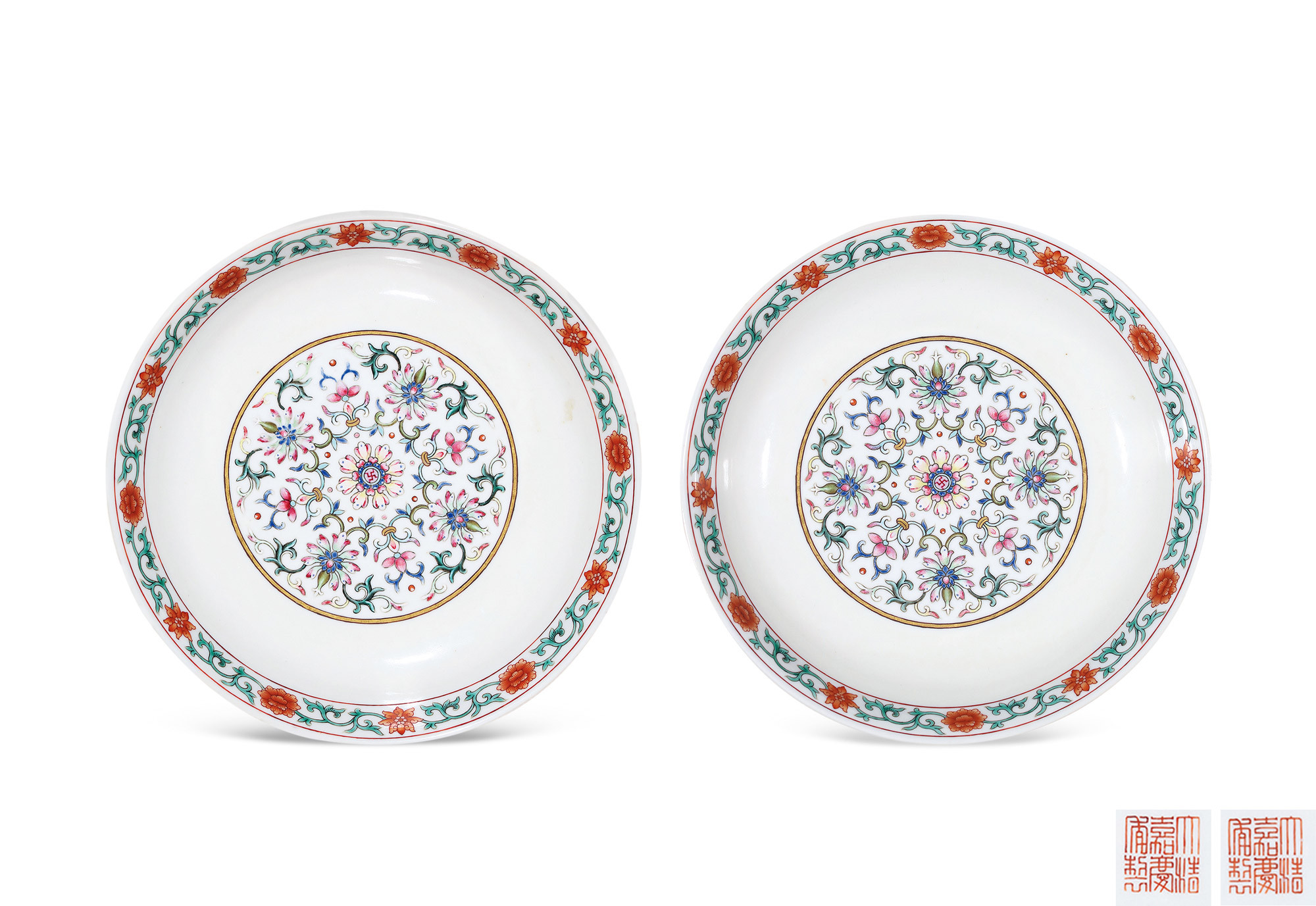 A PAIR OF YELLOW GROUND AND FAMILLE-ROSE PLATES