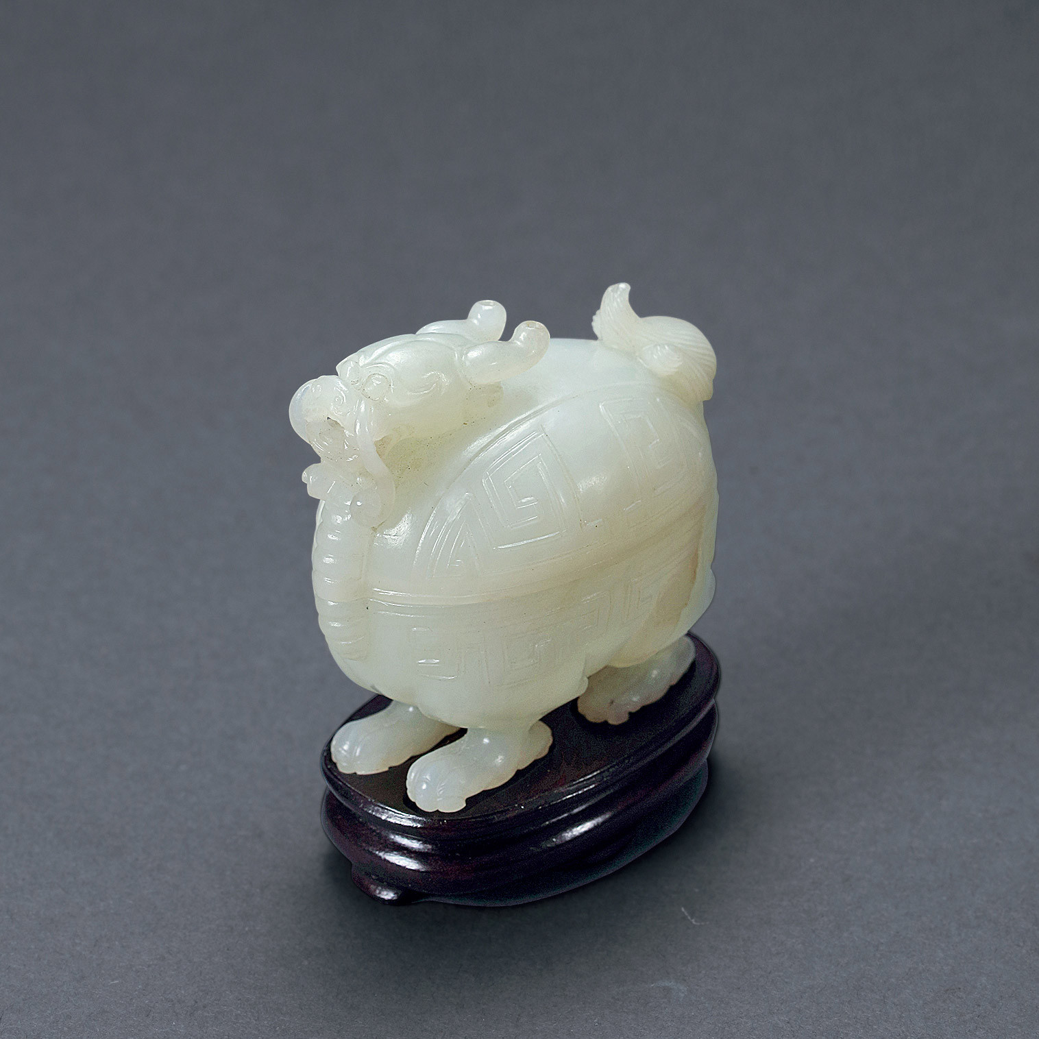 White Jade Carved Box with Cover and Design of AUSPICIOUS BEAST