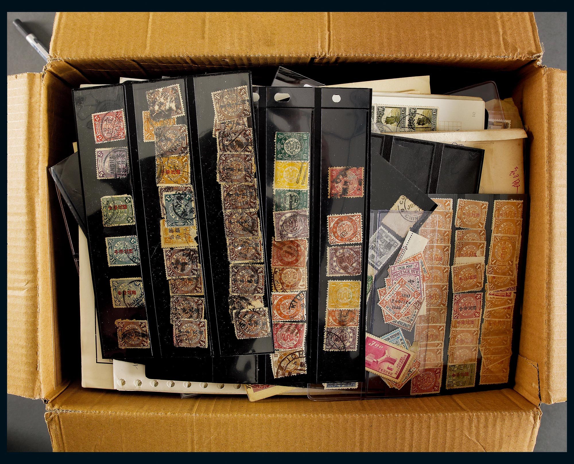 Box of mix stamps，large amount，including forgeries，please view.