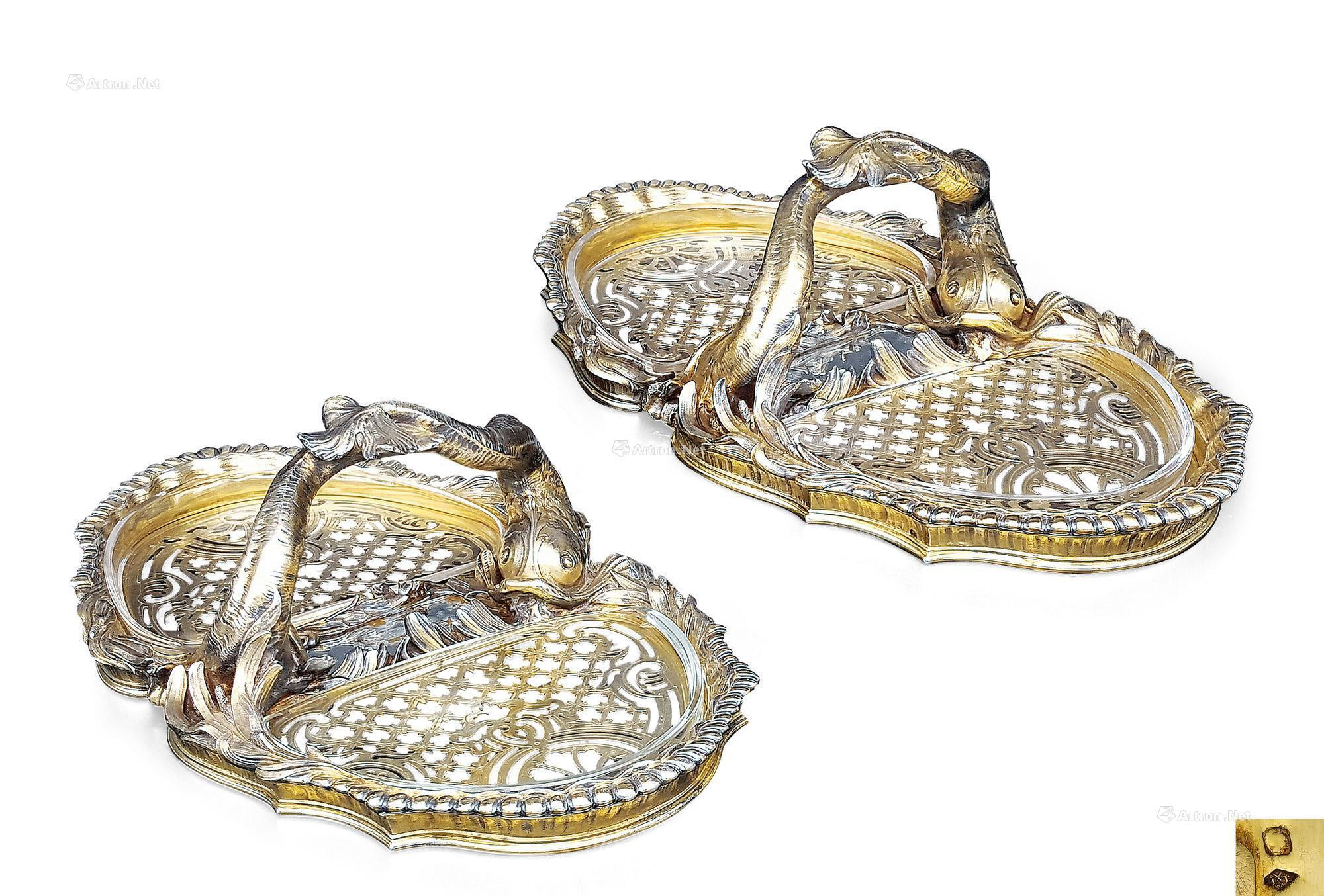 L.L A PAIR OF FRENCH ROCOCO STYLE GILT SILVER BASKET