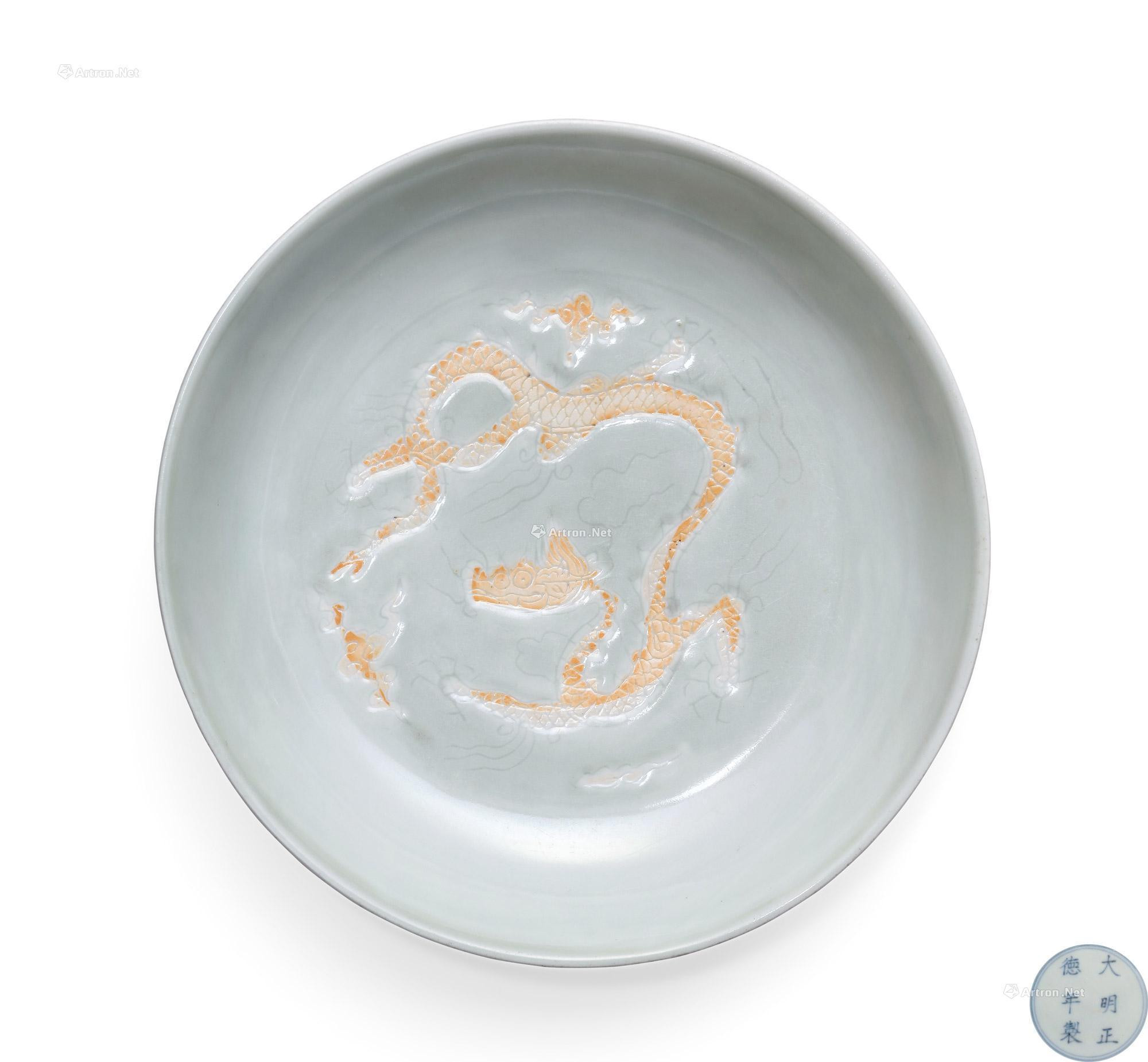 A WHITE GLAZED CARVED‘DRAGON AND CLOUD’PLATE