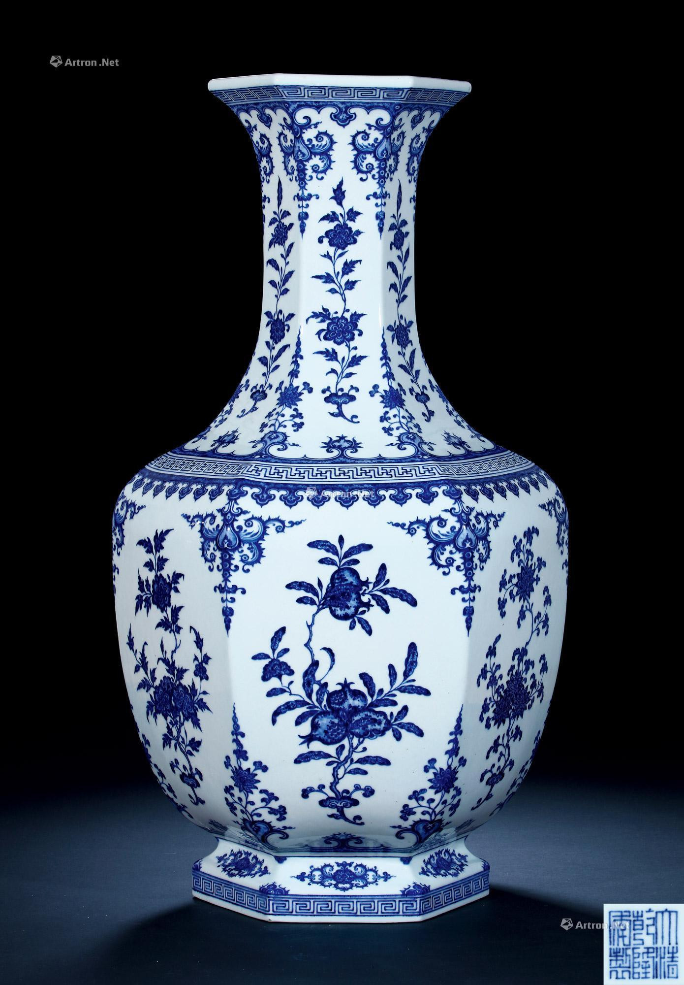 AN IMPORTANT AND RARE BLUE AND WHITE‘FLORAL AND FRUIT’ HEXAGONAL VASE