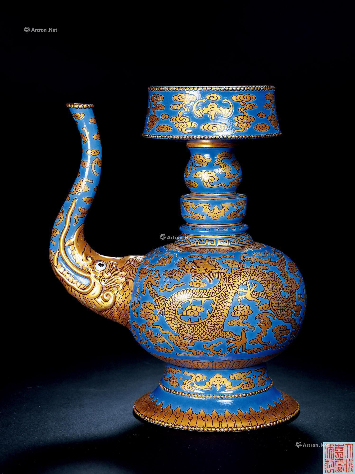 AN EXCEPTIONAL BLUE-GROUNDED GILT-PAINTED‘DRAGON’ ALTAR VASE
