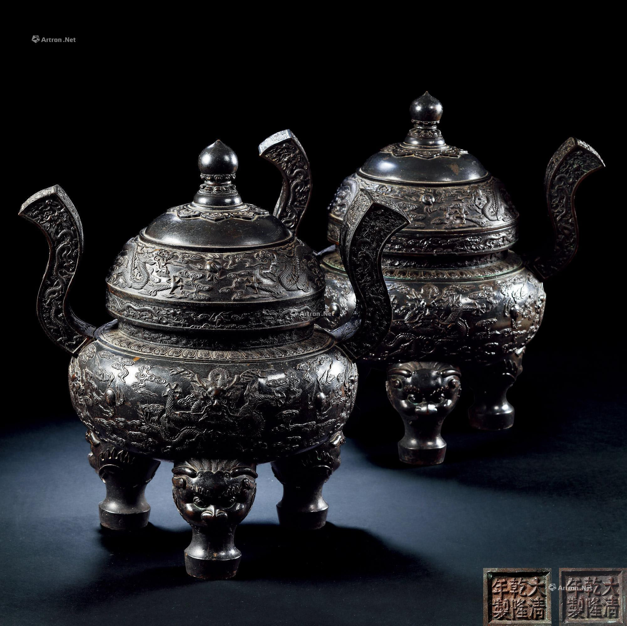 A PAIR OF LARGE AND RARE BRONZE‘DRAGON’ CENSERS WITH HANDLES