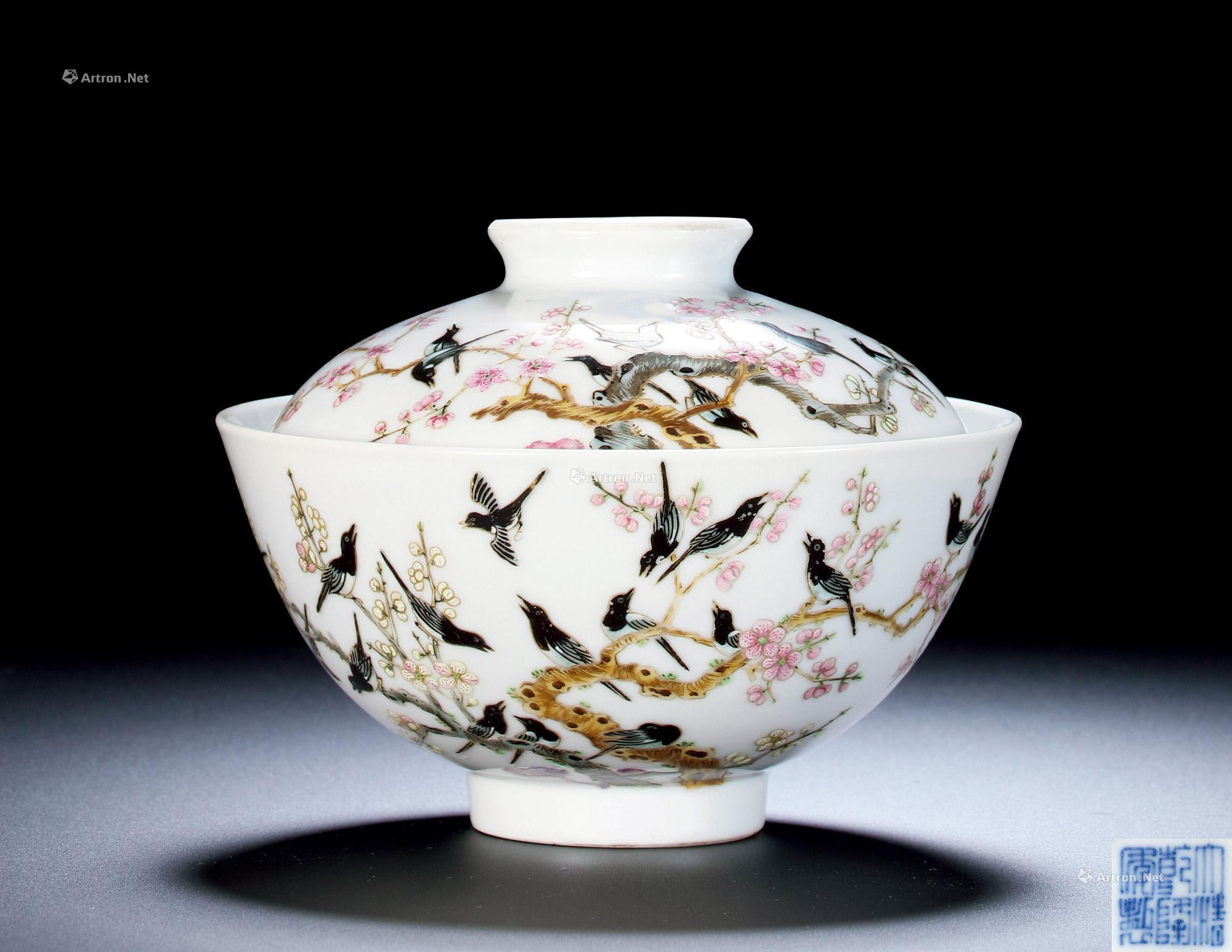 AN EXCEPTIONAL FAMILLE-ROSE‘MAGPIES AND PINE’ BOWL AND COVER