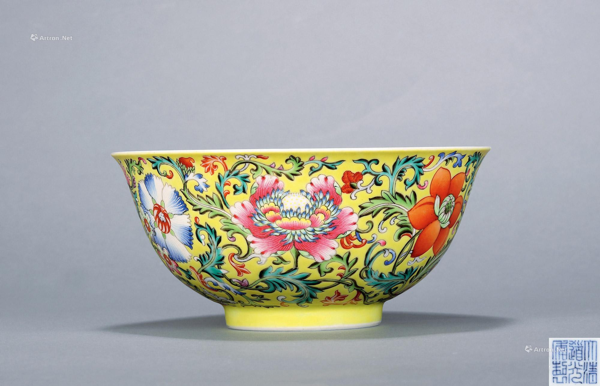 A YELLOW-GROUND FAMILLE-ROSE FLOWERS BOWL