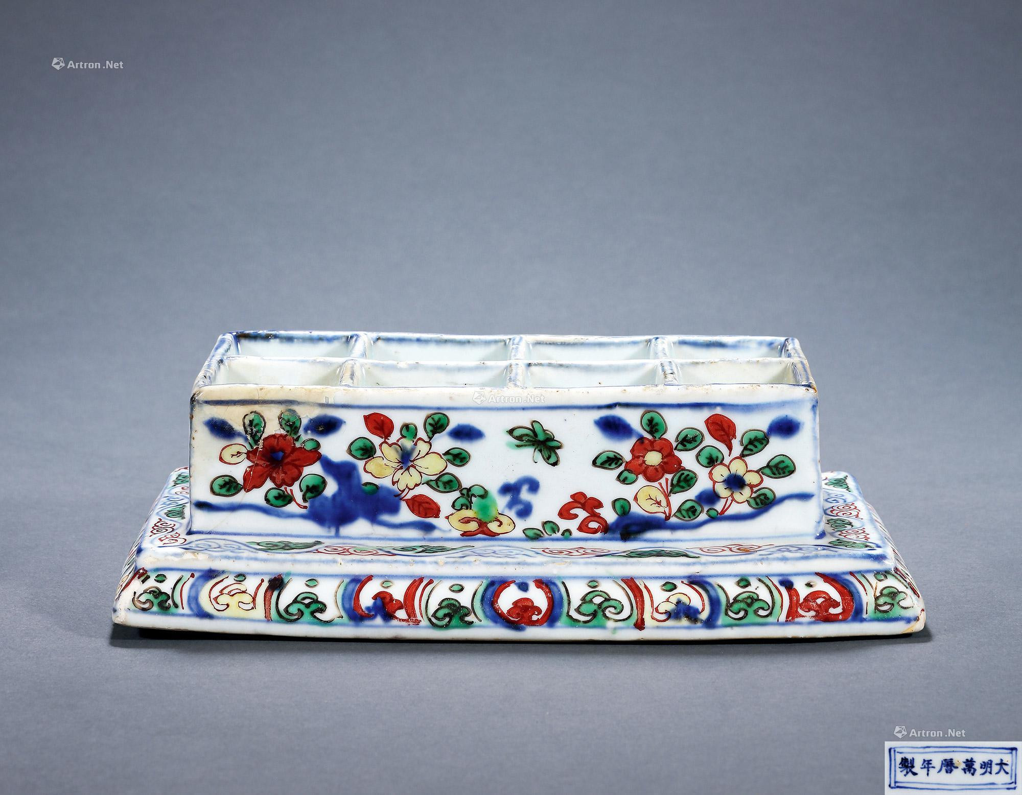 A BLUE AND WHITE AND WU CAI BOX