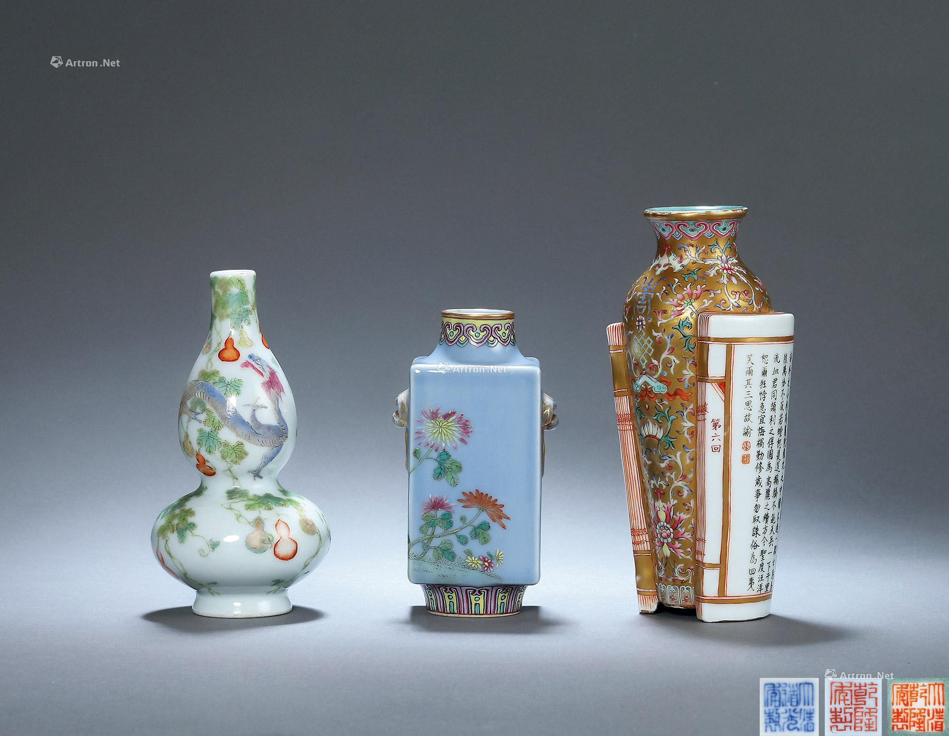 A SET OF THREE FAMILLE-ROSE VASES
