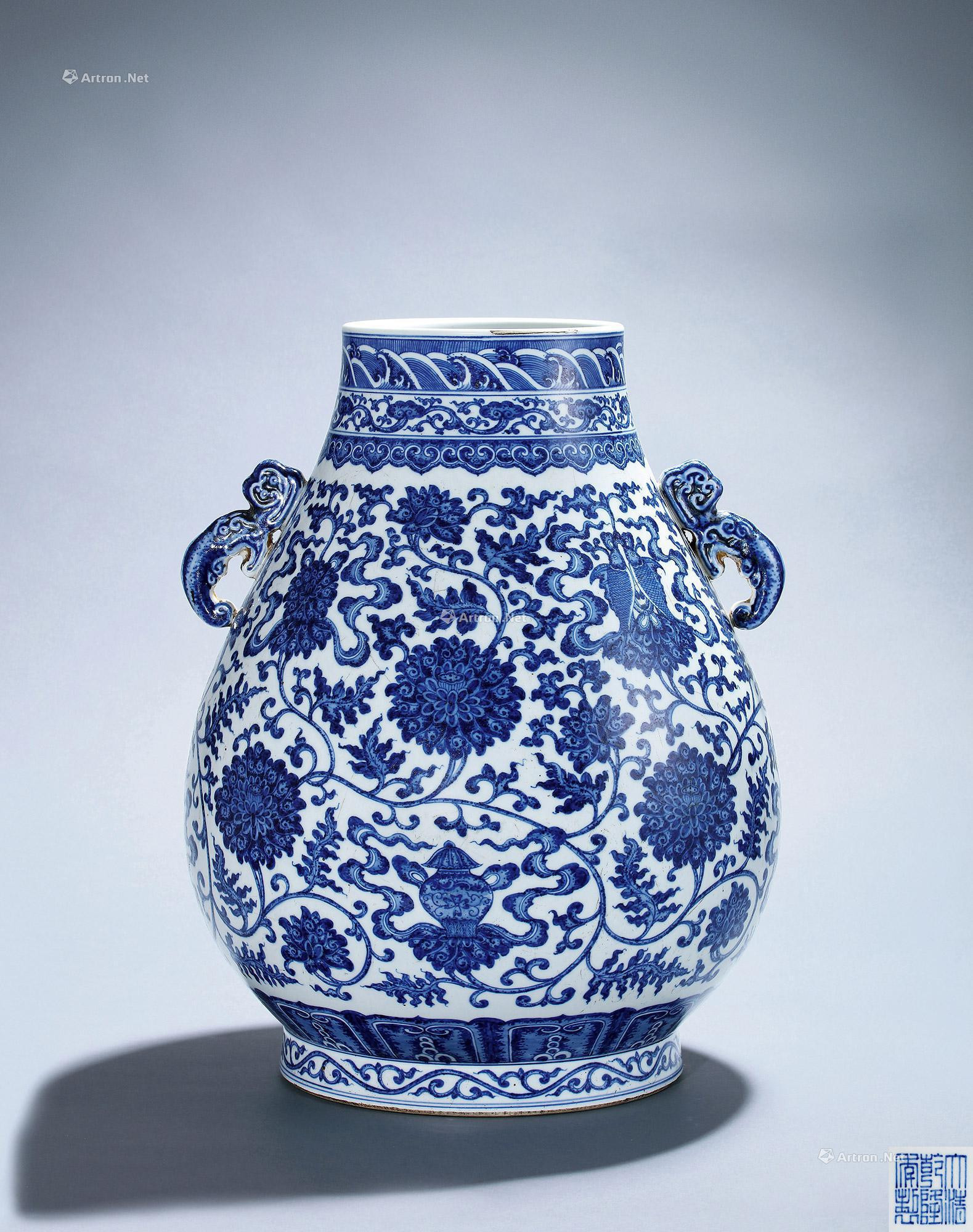 A BLUE AND WHITE LOTUS POT WITH HANDLES  DESIGN