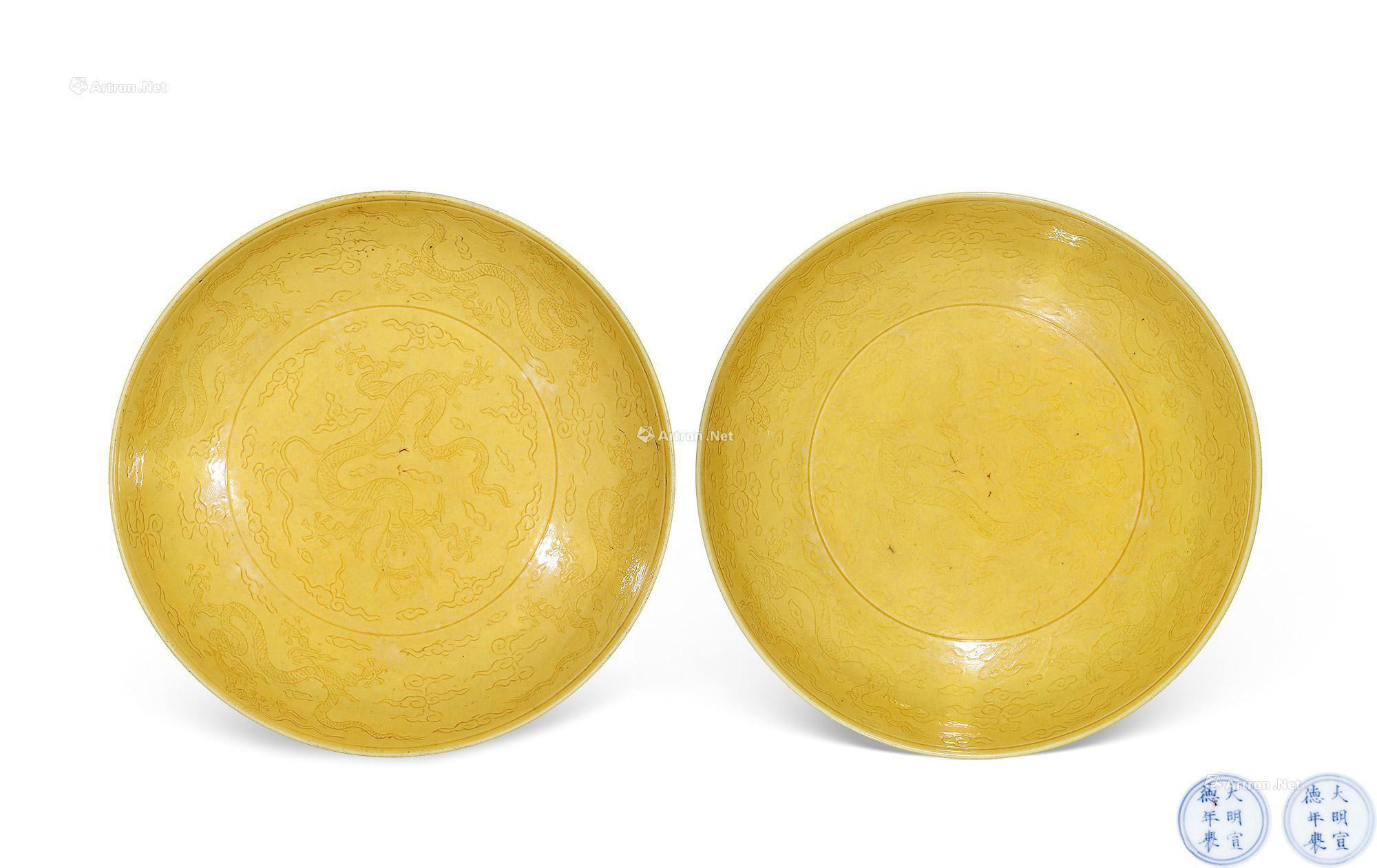 A PAIR OF YELLOW GLAZED PLATES WITH ENGRAVED DRAGONS