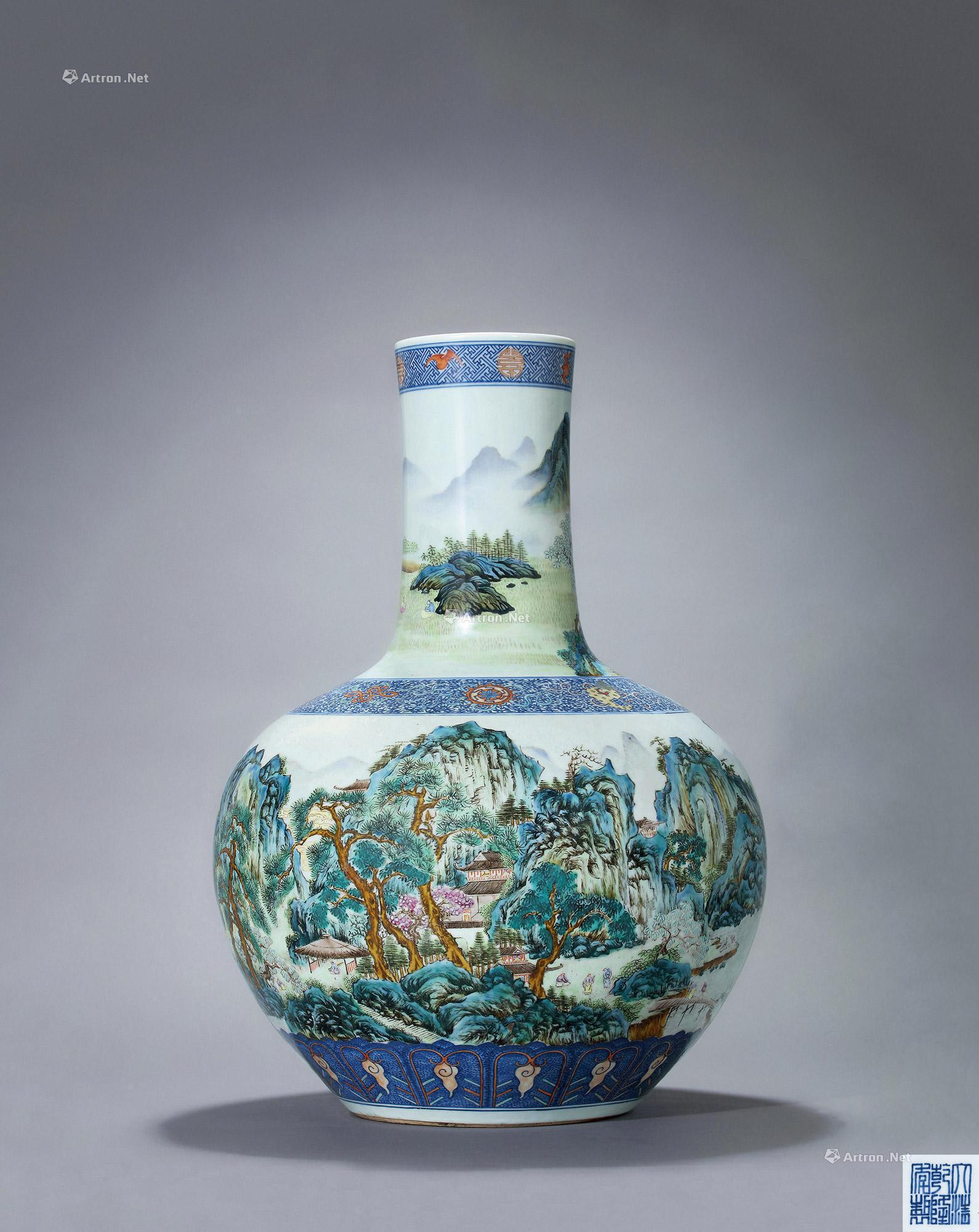 A BLUE AND WHITE AND FAMILLE ROSE VASE