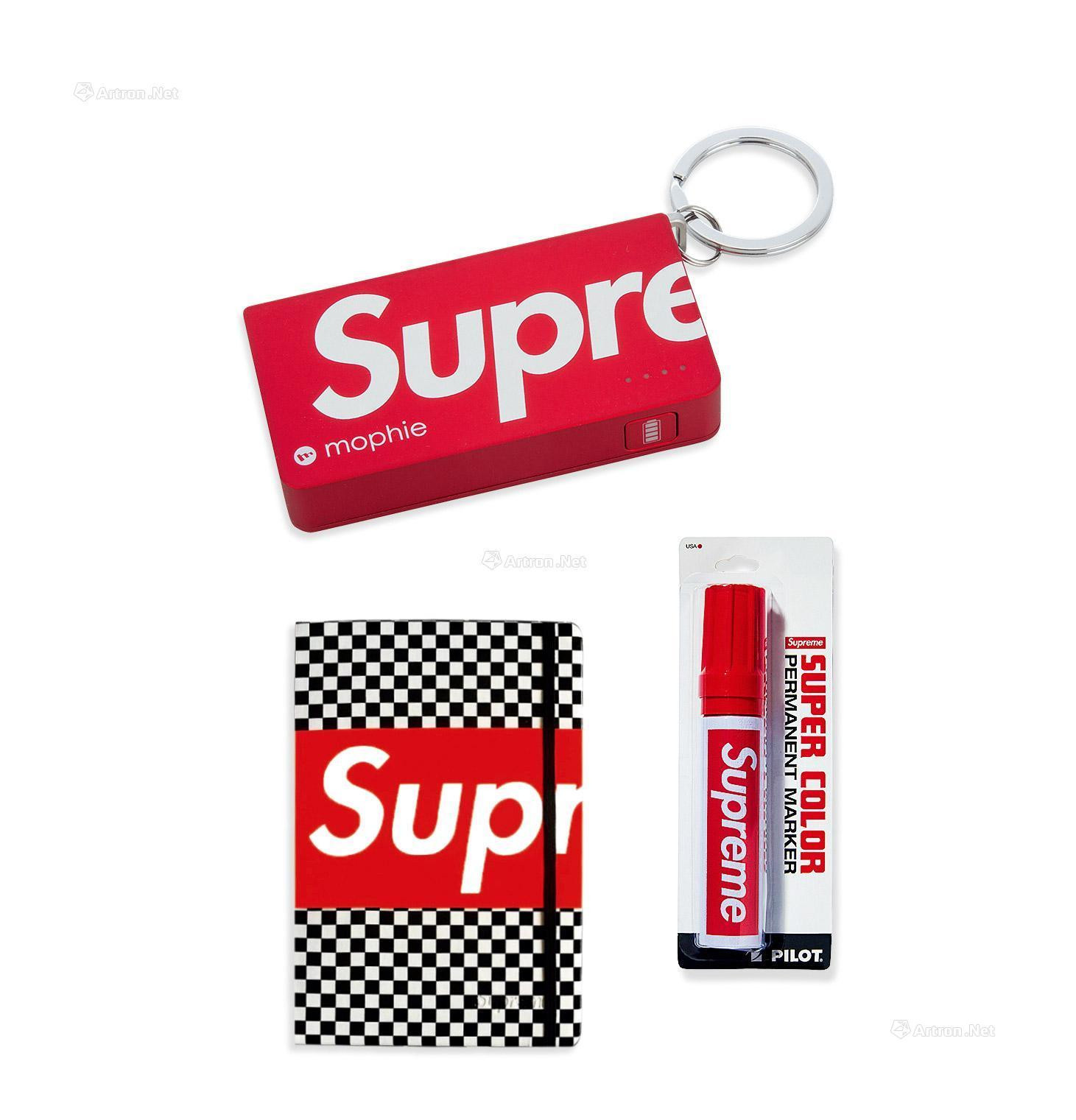 SUPREME　NOTEBOOK　PILOT SUPER COLOR PERMANENT MARKER（RED）　MOPHIE POWER RESERVE（RED）