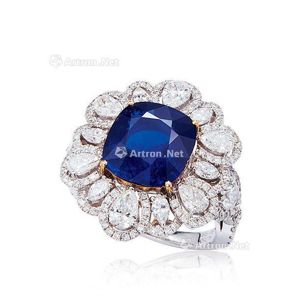 A 5.13 CARAT BURMESE ‘ROYAL BLUE’ SAPPHIRE AND DIAMOND RING MOUNTED IN 18K WHITE AND YELLOW GOLD，WITH NO INDICATIONS OF HEATING